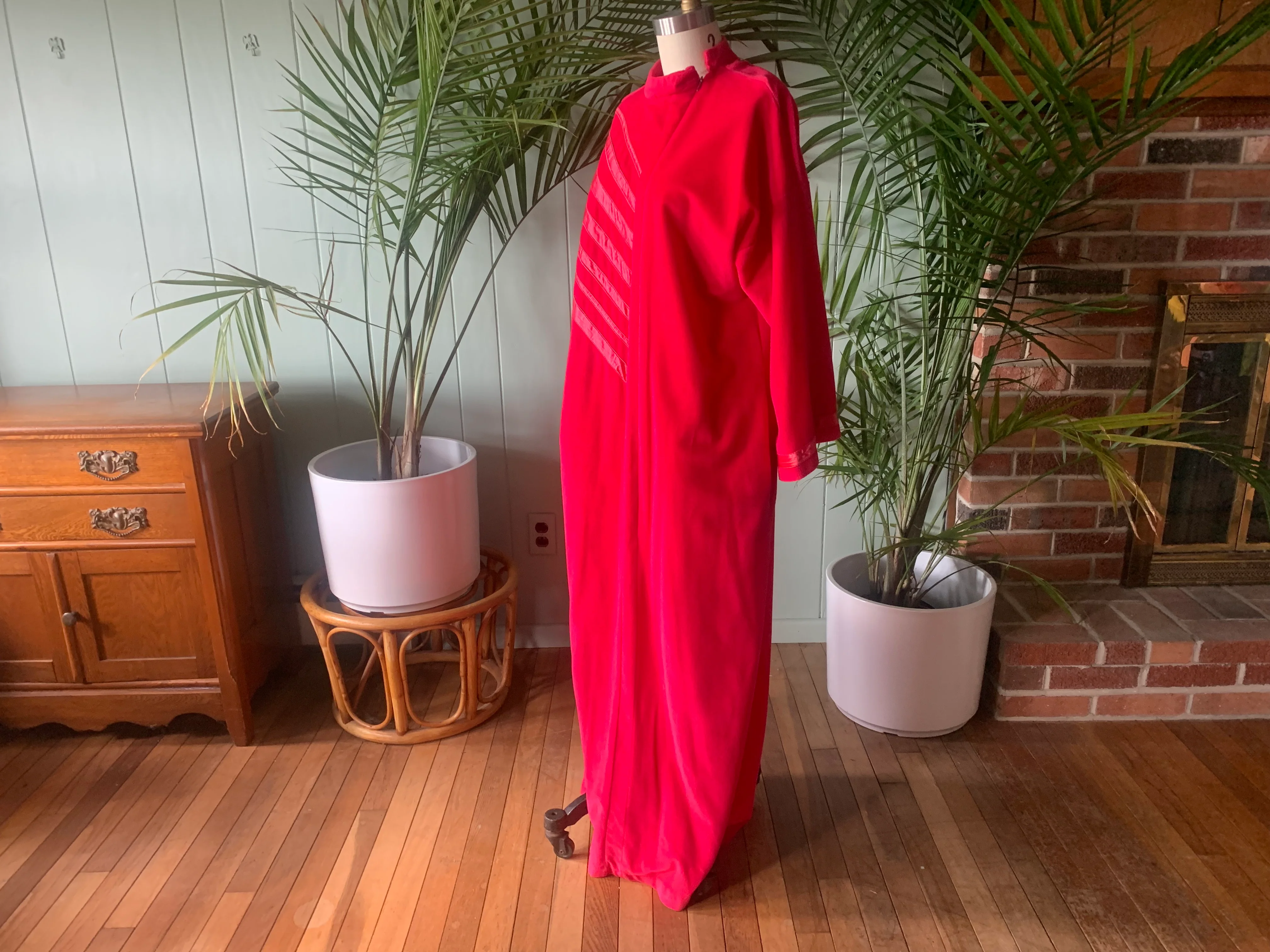 70s Deep Pink Velour And Satin Zipper Front Robe by  JC Penney - Image 4