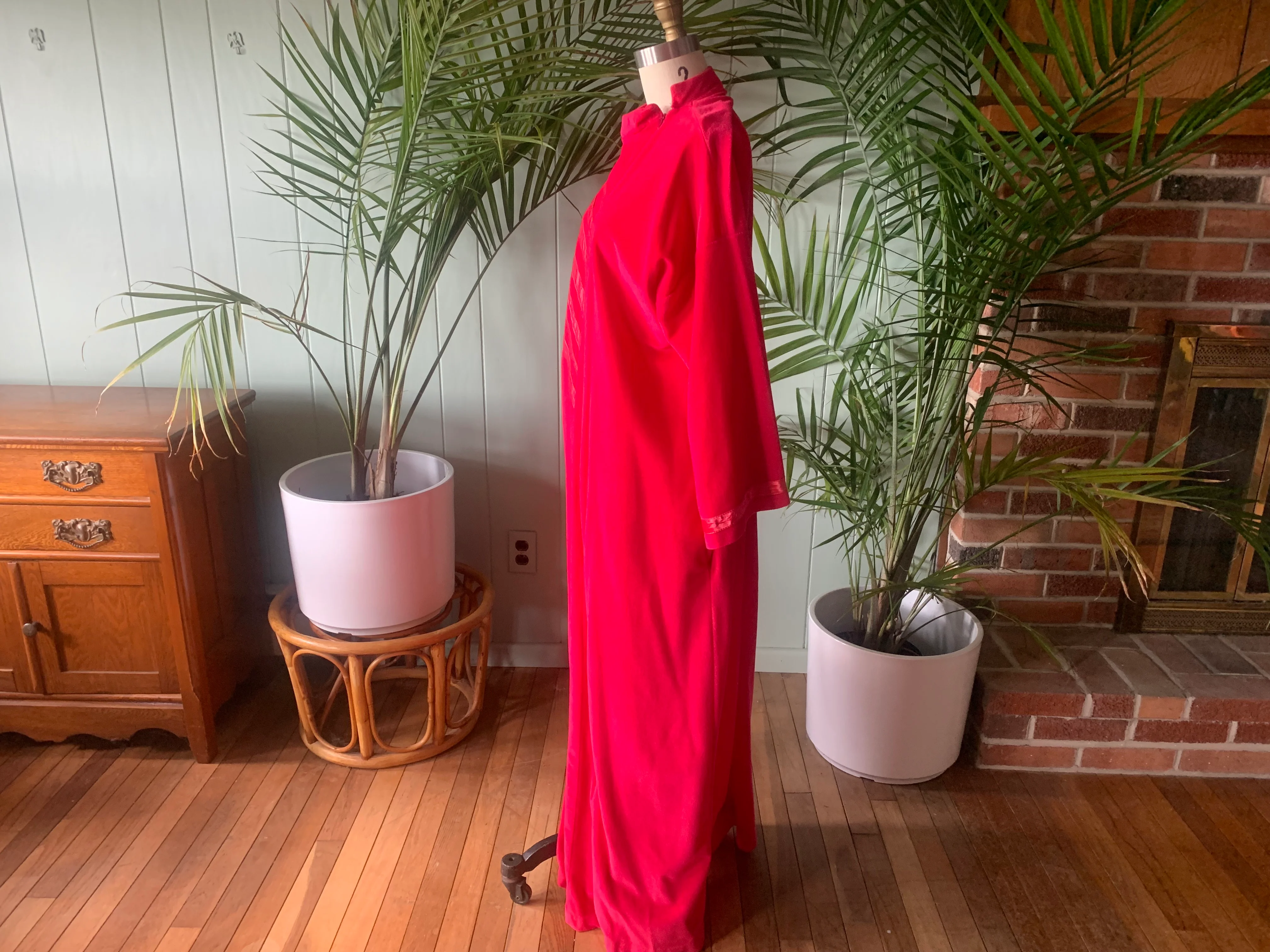 70s Deep Pink Velour And Satin Zipper Front Robe by  JC Penney - Image 5