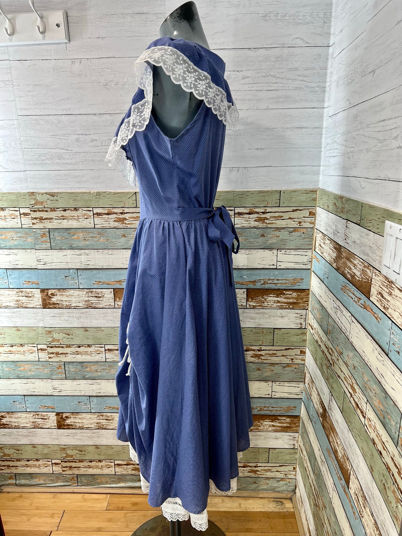 70s Dot With Eyelet Lace Trim Maxi Full Skirt Dress By Gunne Sax - Image 4