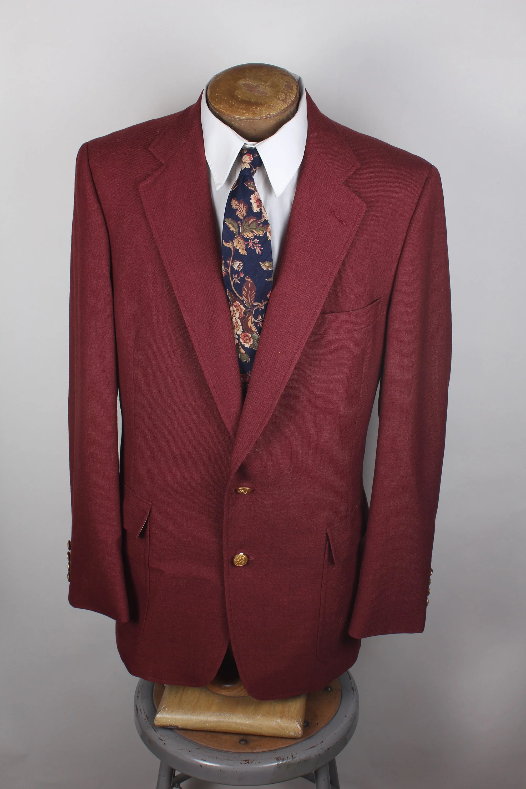70s Era Burgundy Austin Reed Brand Men's Preppy Blazer Sport Coat Size Brass Buttons by Austin Reed - Image 4