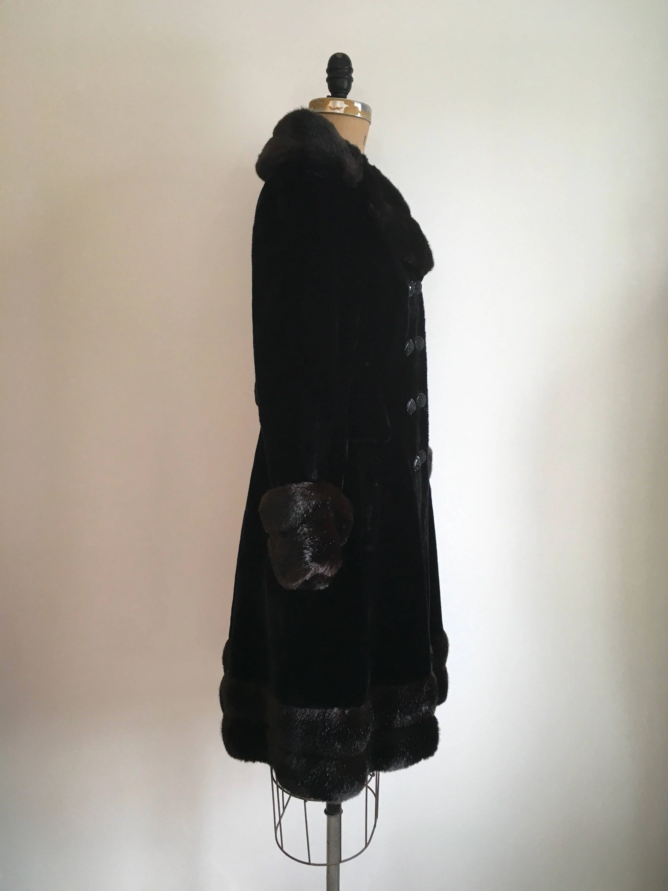 70's Faux Fur Russian Princess Coat by Marquise Borgazia Sportowne - Image 3