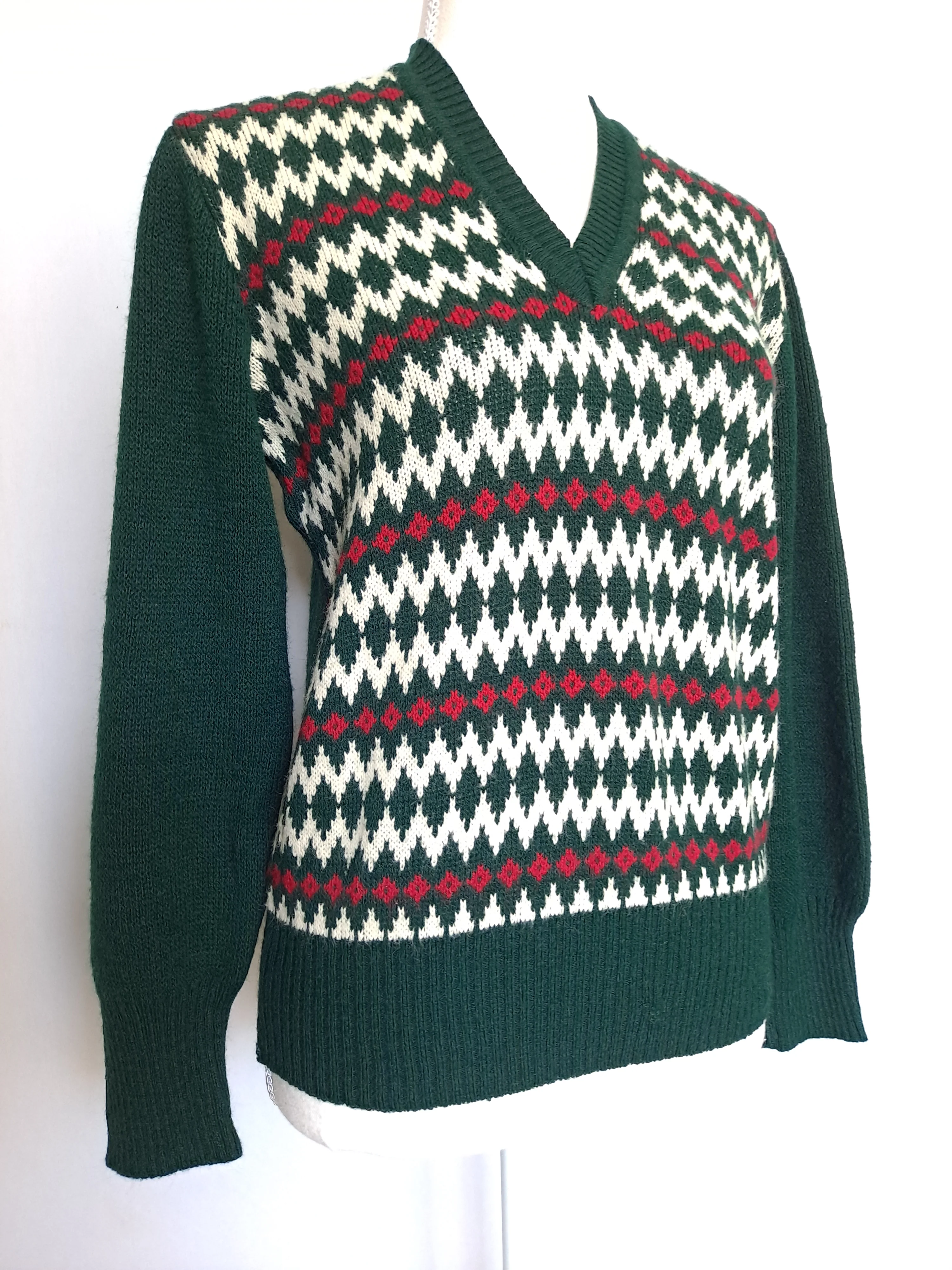 70s Festive Green White And Red Christmas Sweater - Image 4