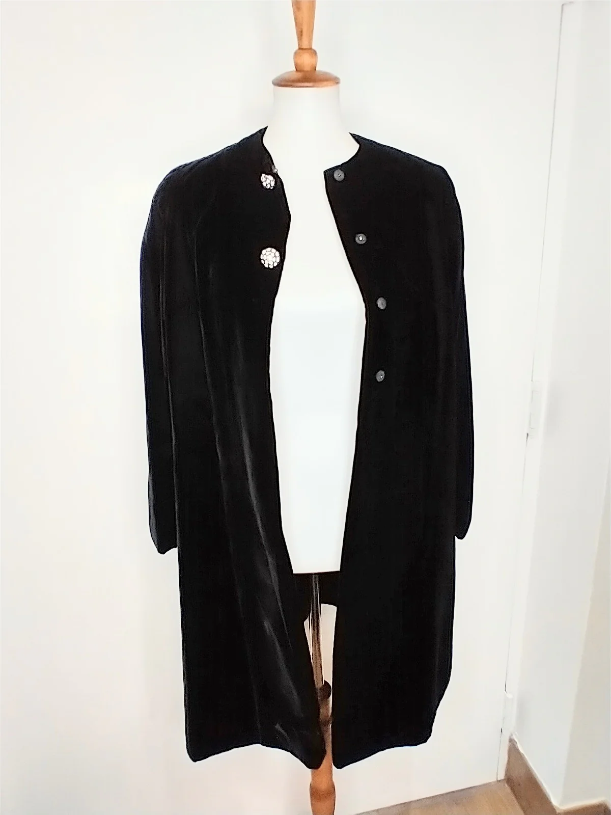 70s For The Girl Who Cares Velvet Evening Coat By Pat Richards - Image 4