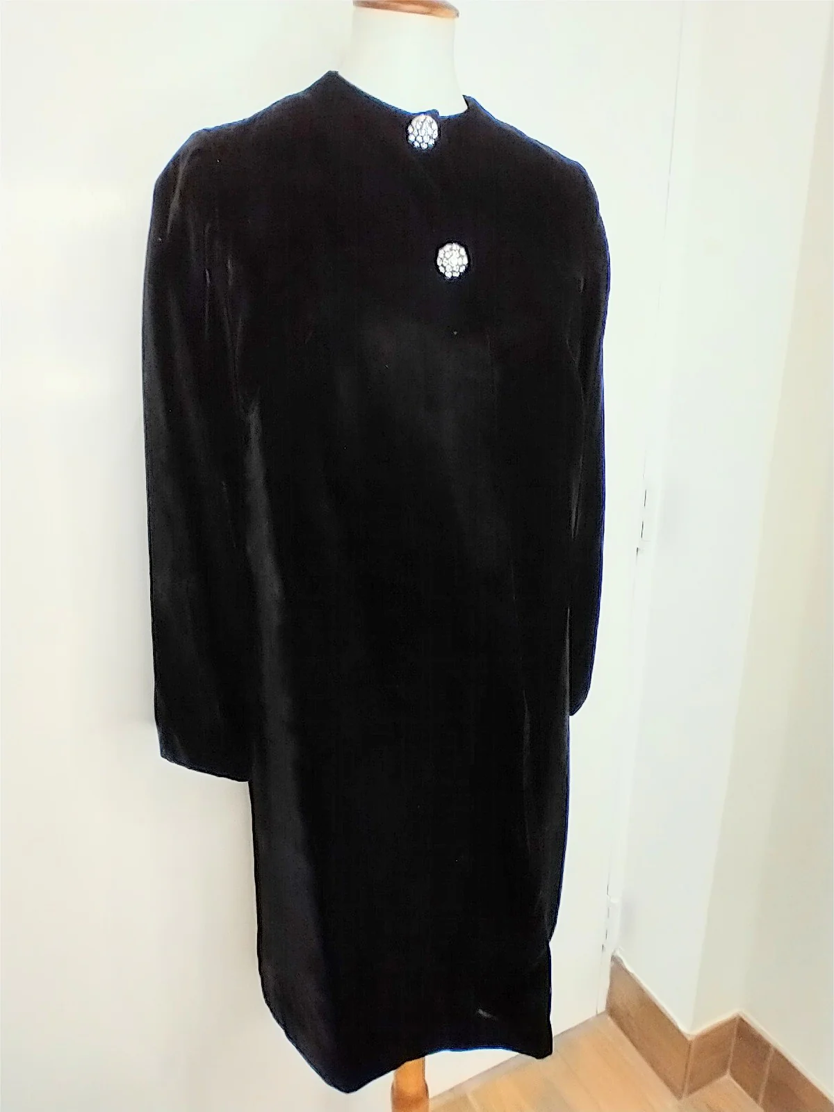 70s For The Girl Who Cares Velvet Evening Coat By Pat Richards - Image 7