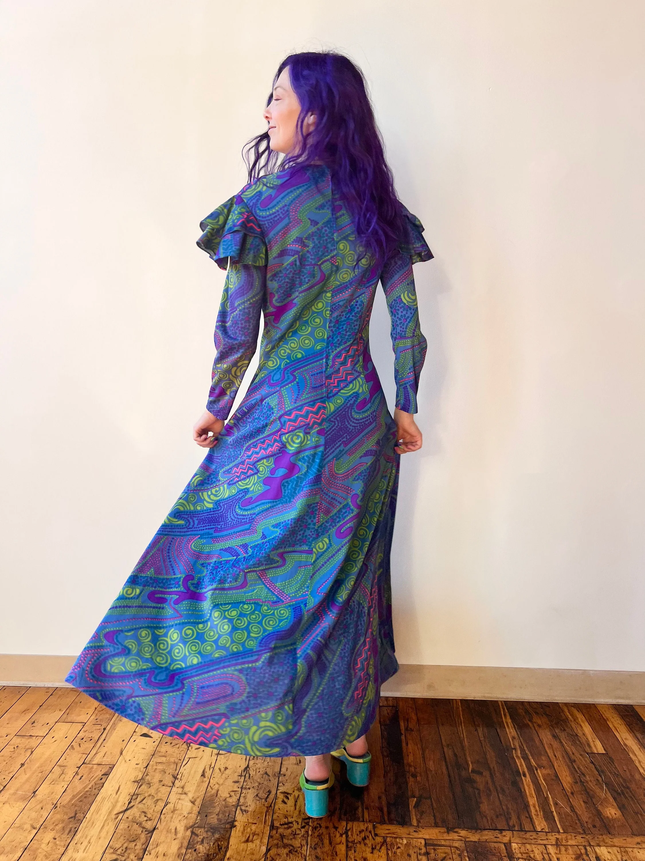 70s Gay Gibson Psychedelic Ruffle Flutter Sleeve Abstract Amoeba V-Neck Maxi Dress by Gay Gibson - Image 7