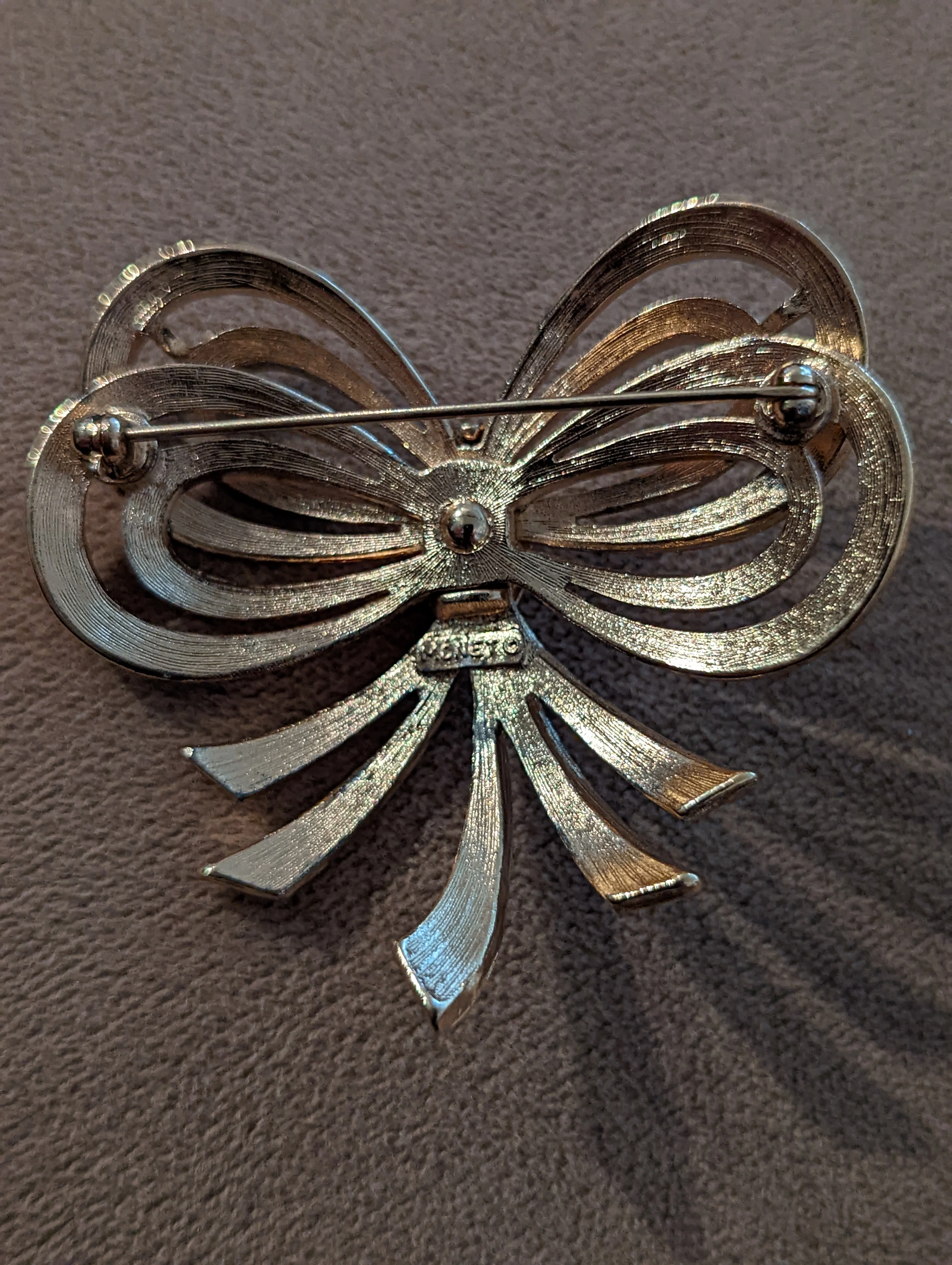 70s Golden Bow Brooch By Monet - Image 4