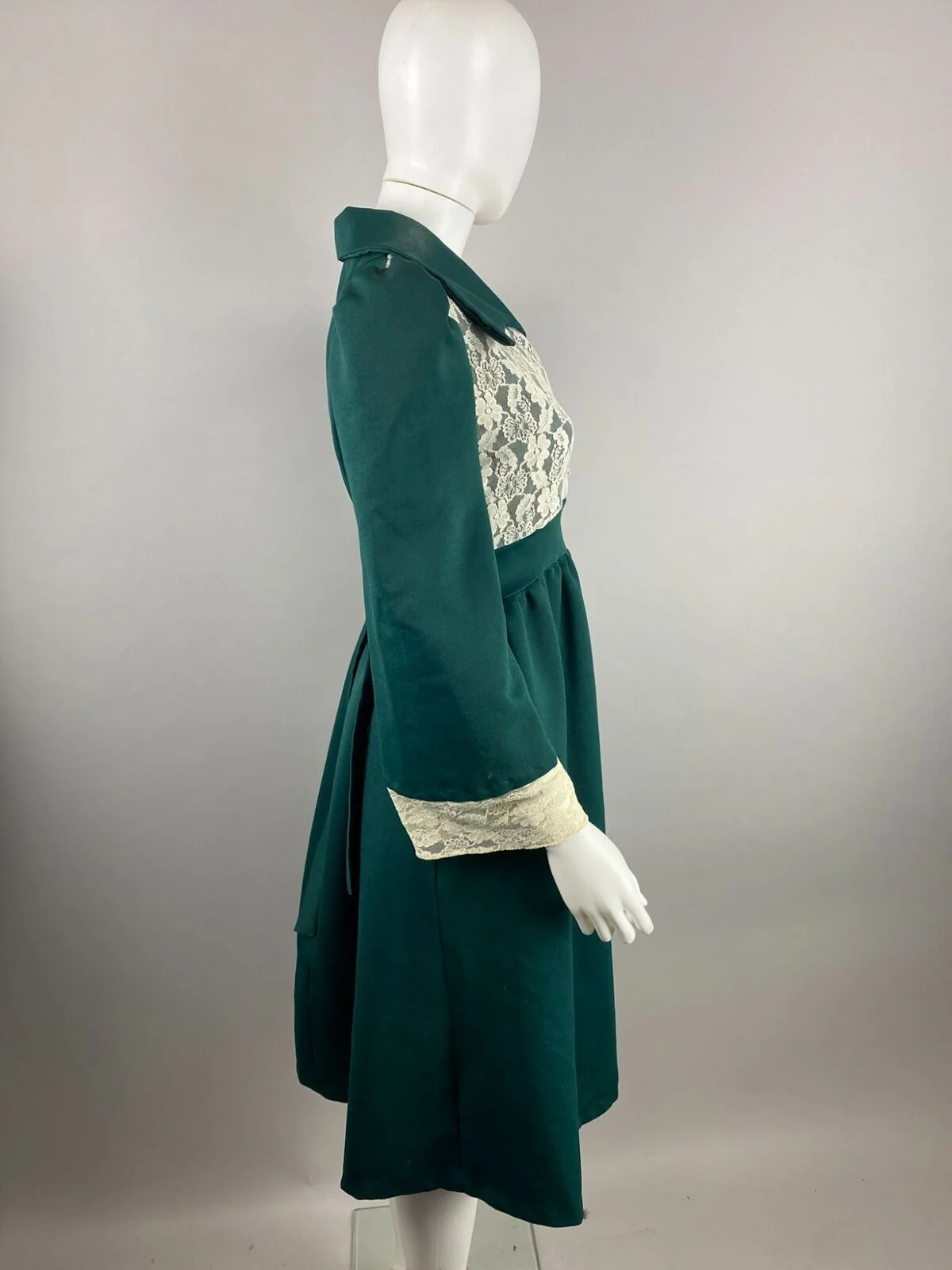 70s Green Puff Sleeve Lace Bust Dagger Collar Dress - Image 4