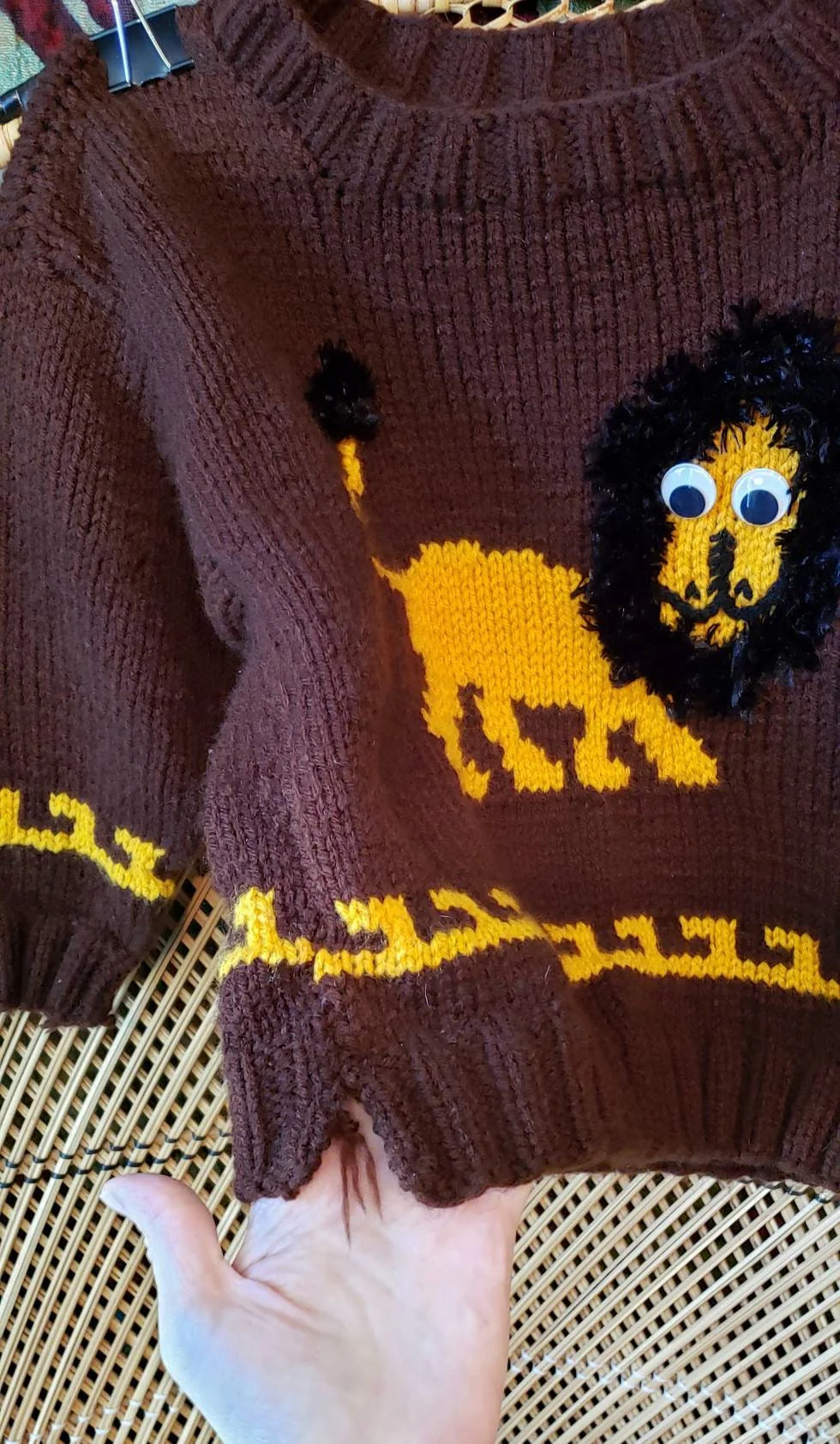 70s Hand Knit Lion Sweater with Googly Eyes Kids Lg - Image 9
