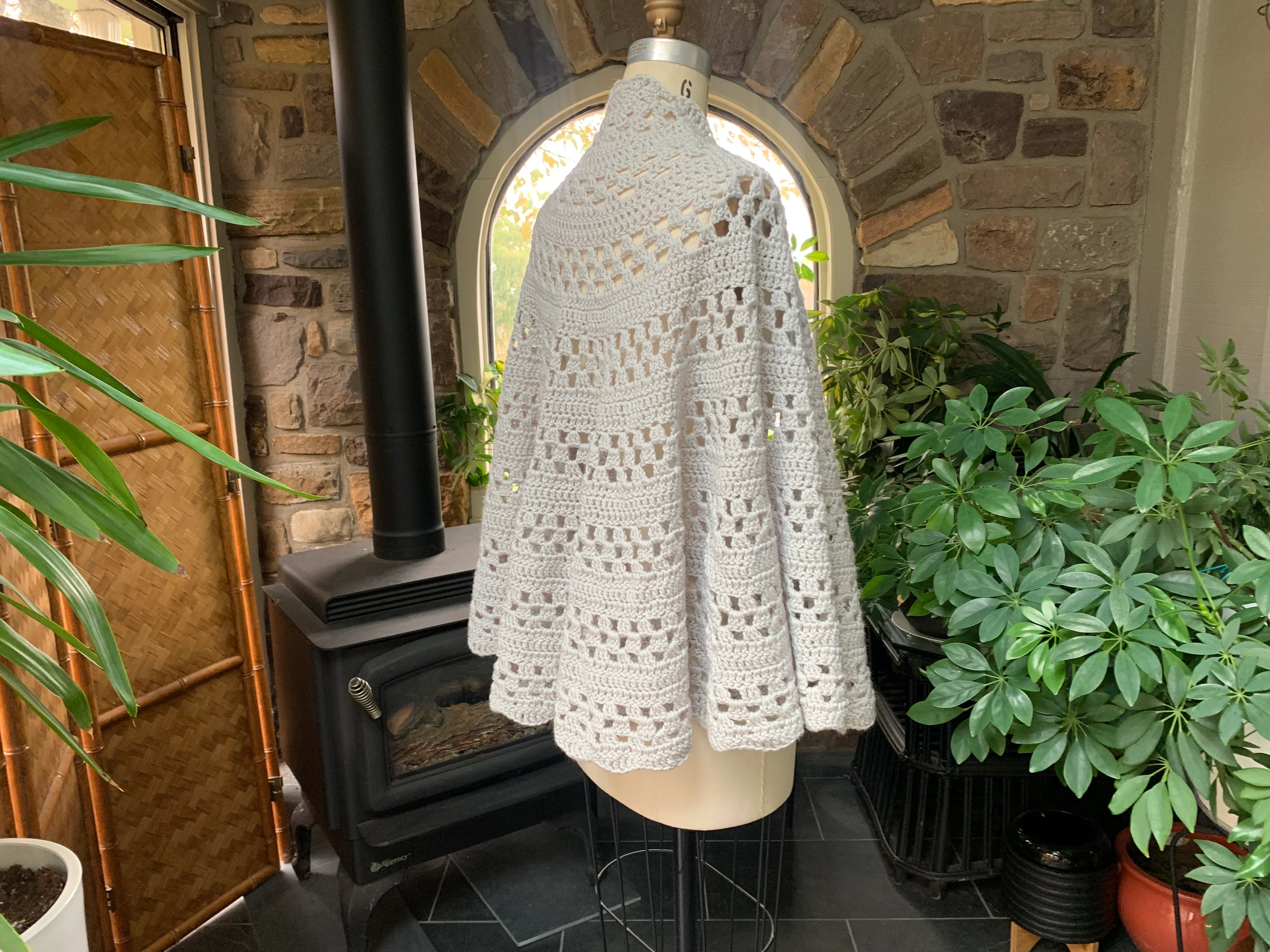 70s Light Gray Acrylic Crocheted Shawl - Image 8