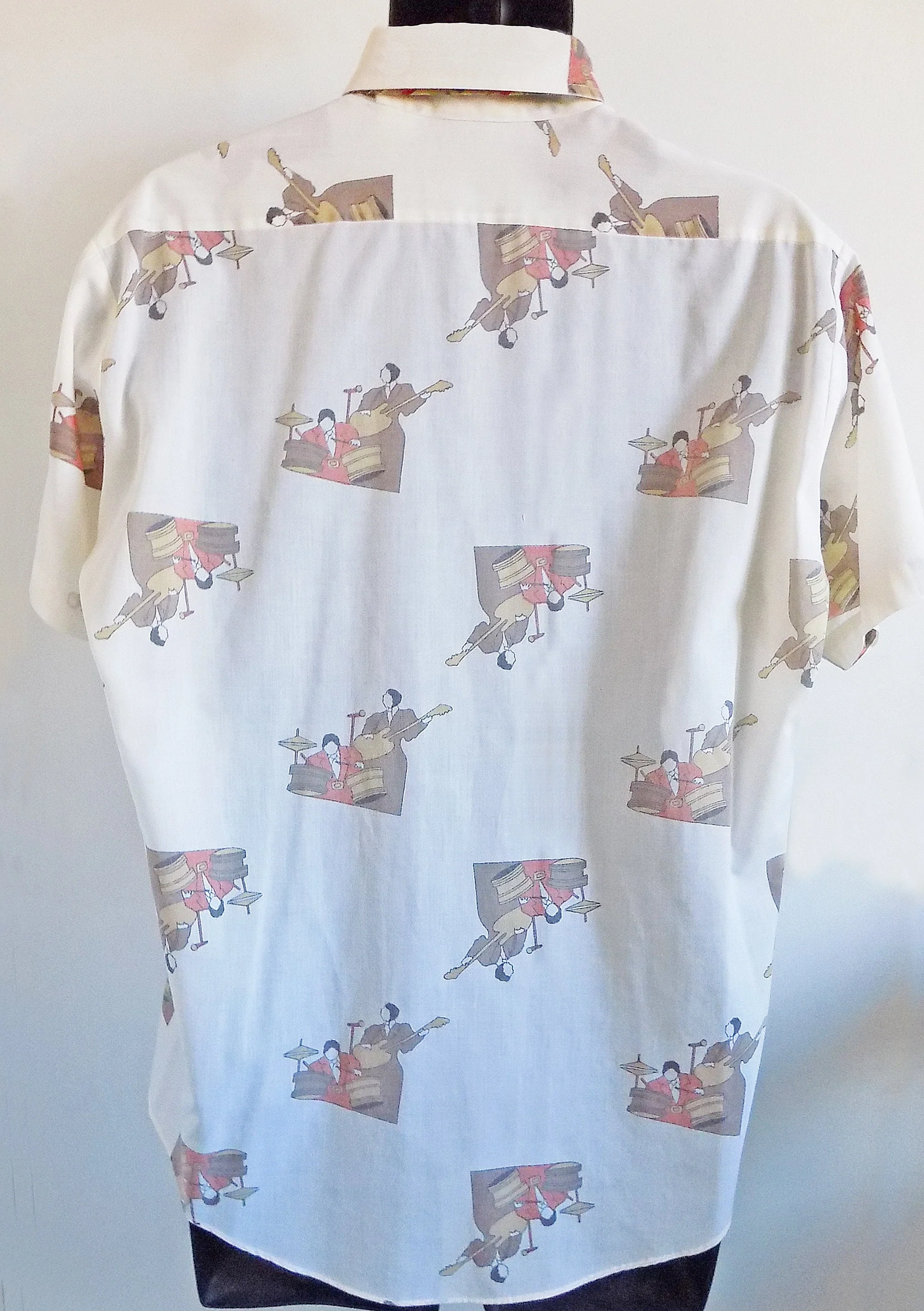 70s Man's Shirt with Drummer and Guitarist Beatles Band Musicians Print Pocket Short Sleeved 16" Collar Fruit of The Loom - Image 5