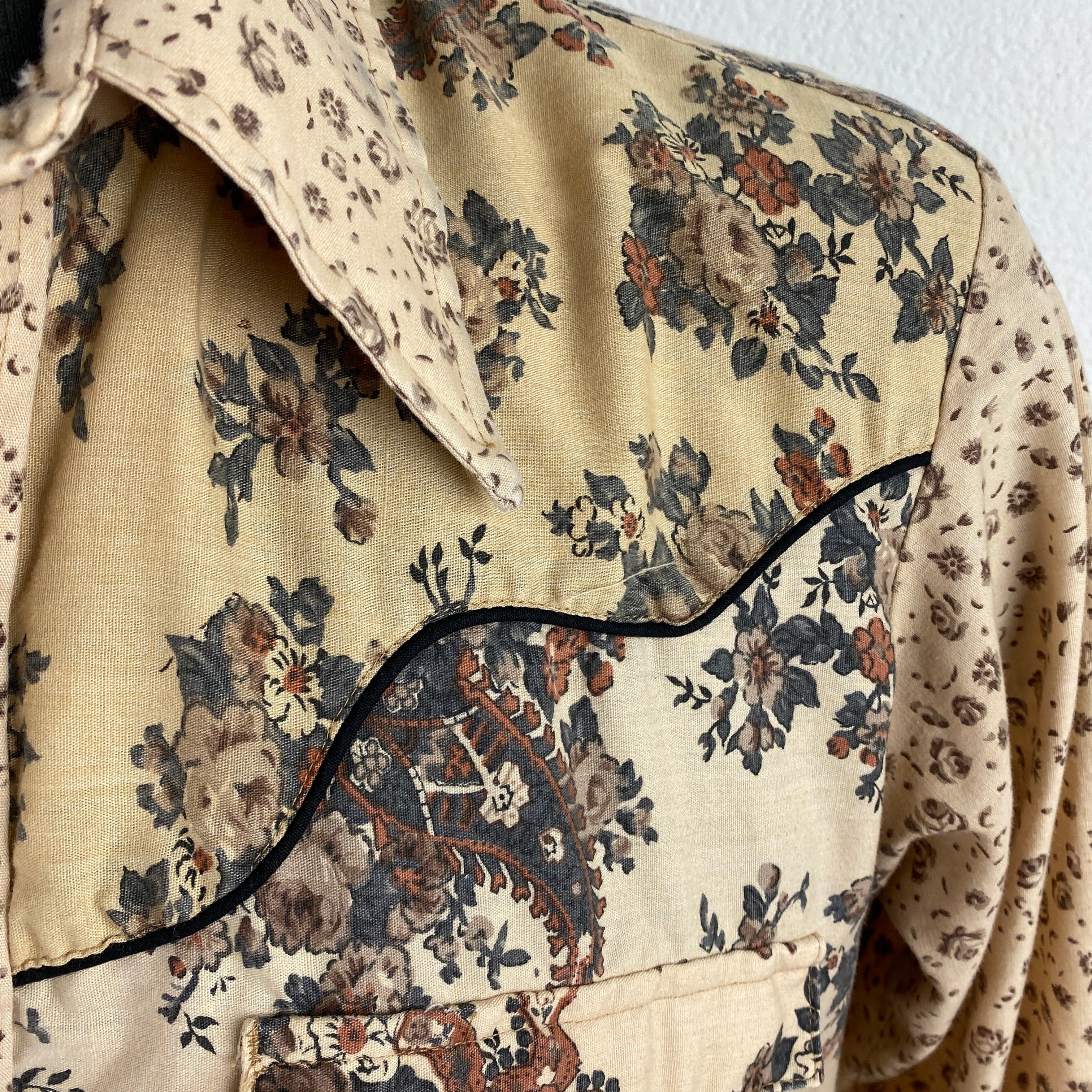 70s Men Tan Pearlized Snap Button Shirt Floral Western By Tem Tex - Image 4