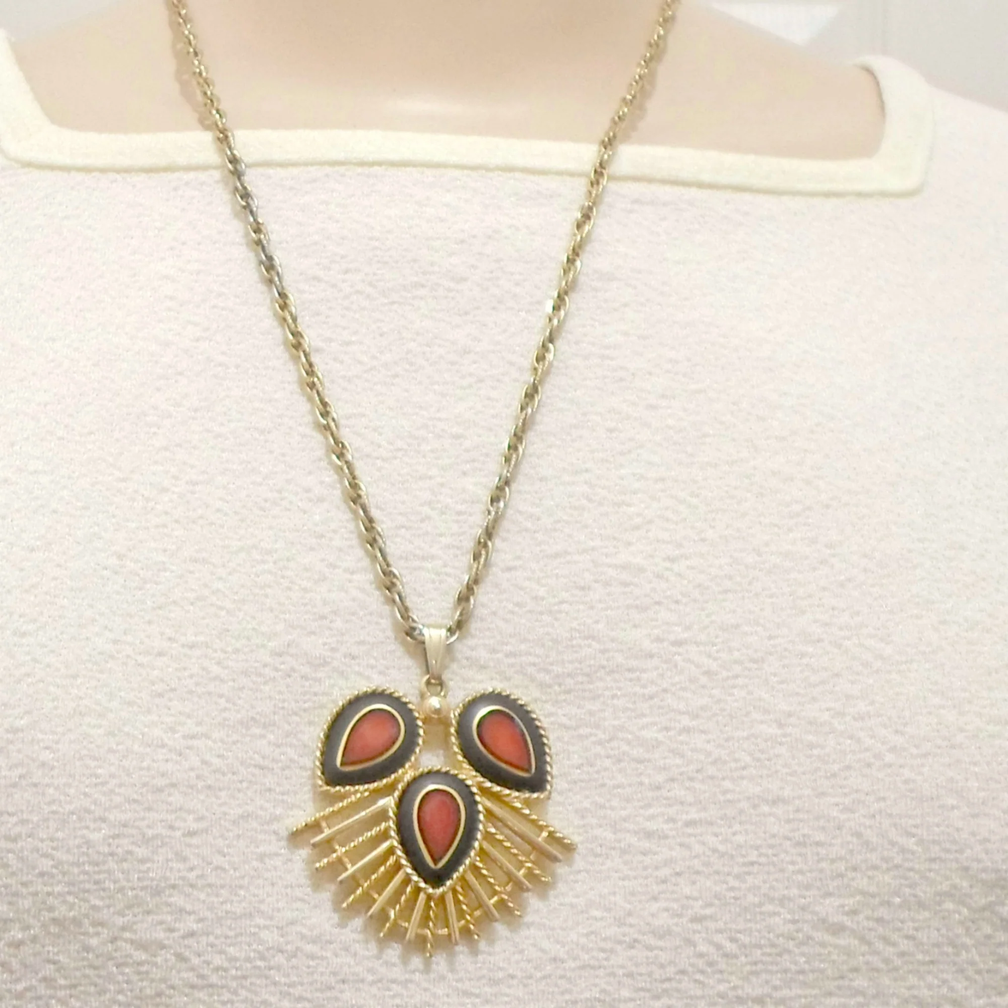 70s Necklace Owl Pendant Dynasty Goldtone Red Black By Sarah Coventry - Image 3