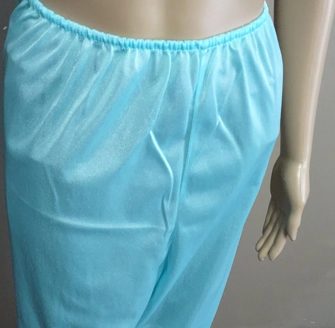 70's Nylon Embroidered Sleepwear Set by Lady Ronte' - Image 3