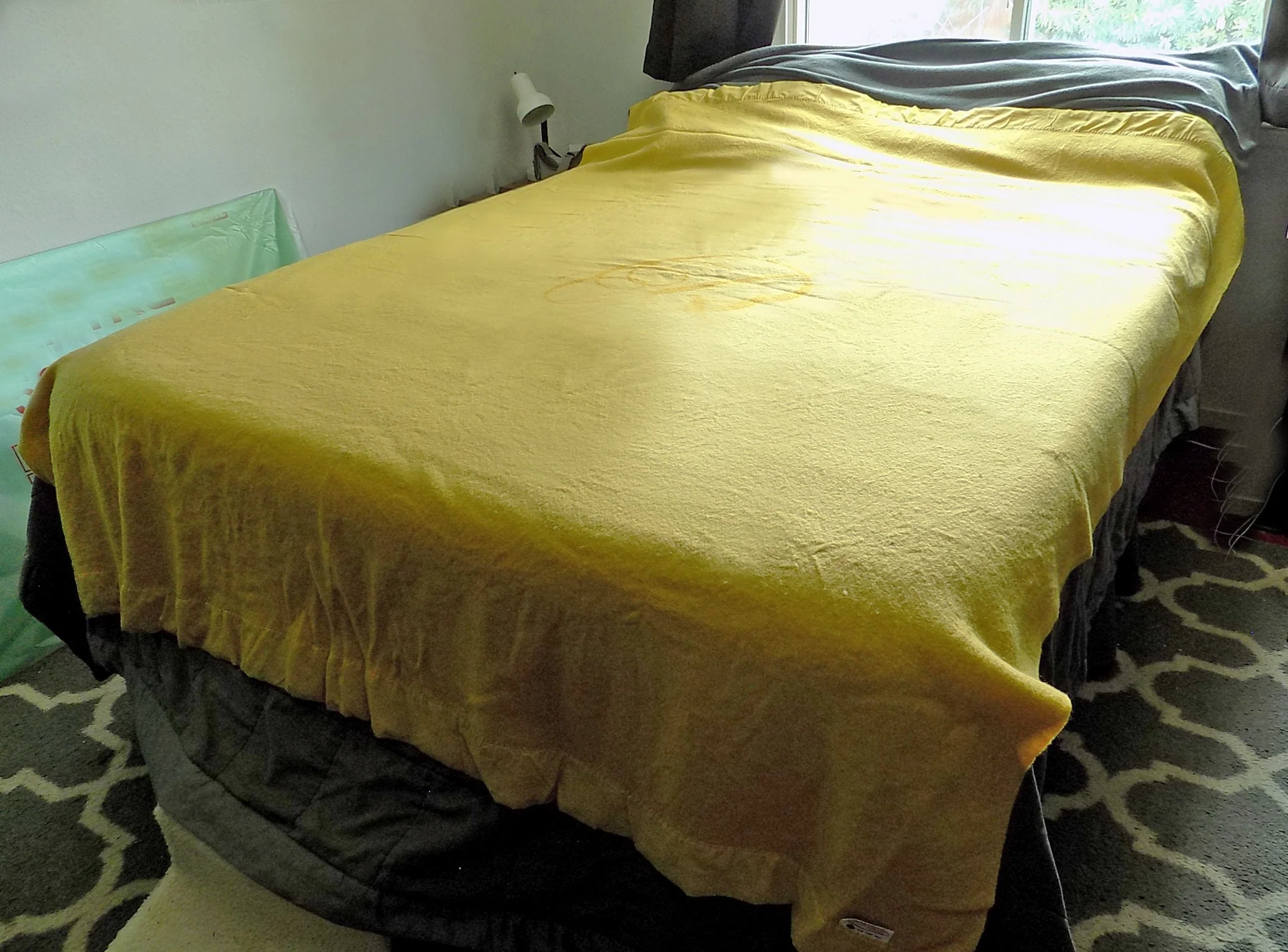 70s Or Newer Vintage Yellow Wool Blanket with R Letter Chatham - Image 3