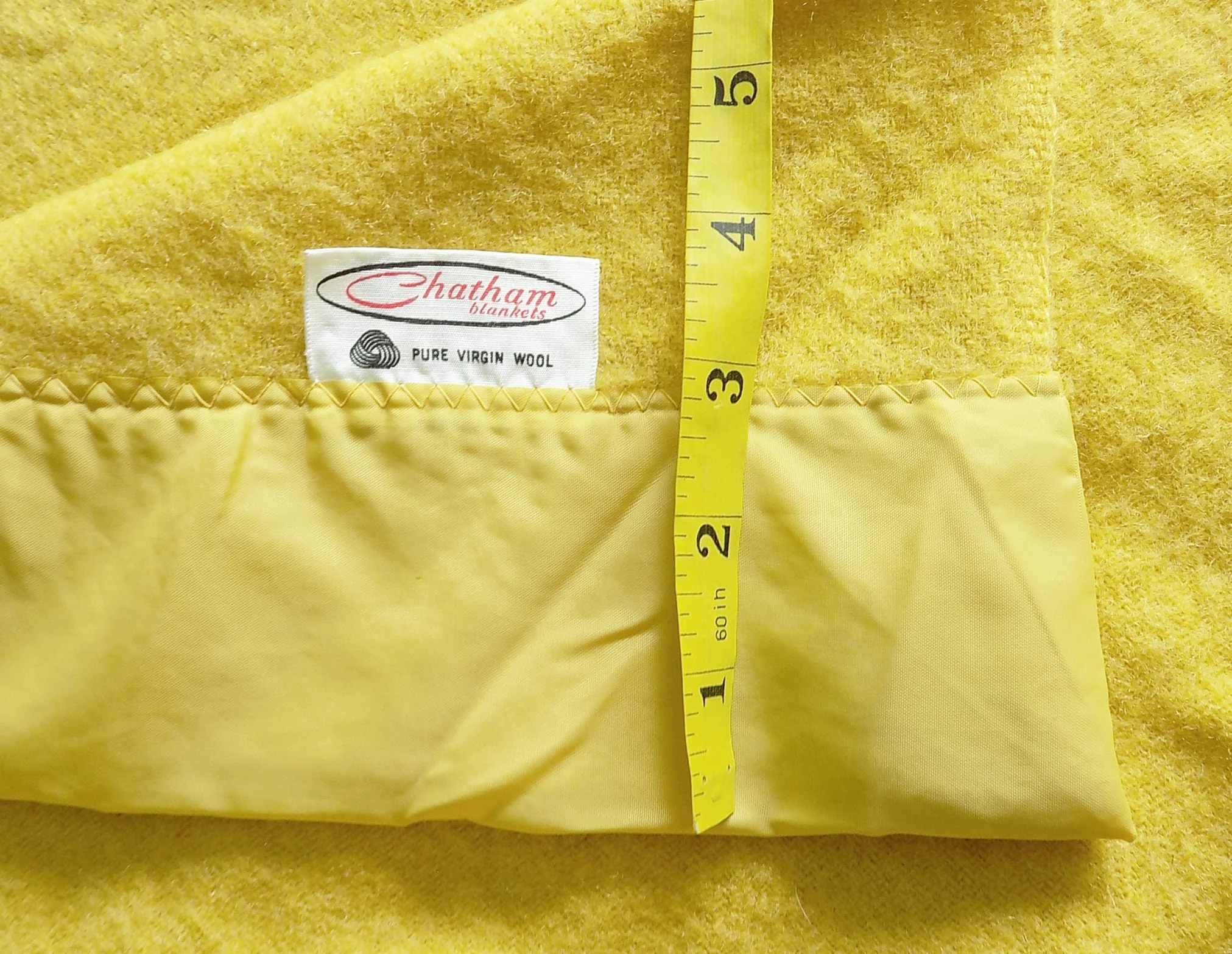 70s Or Newer Vintage Yellow Wool Blanket with R Letter Chatham - Image 5