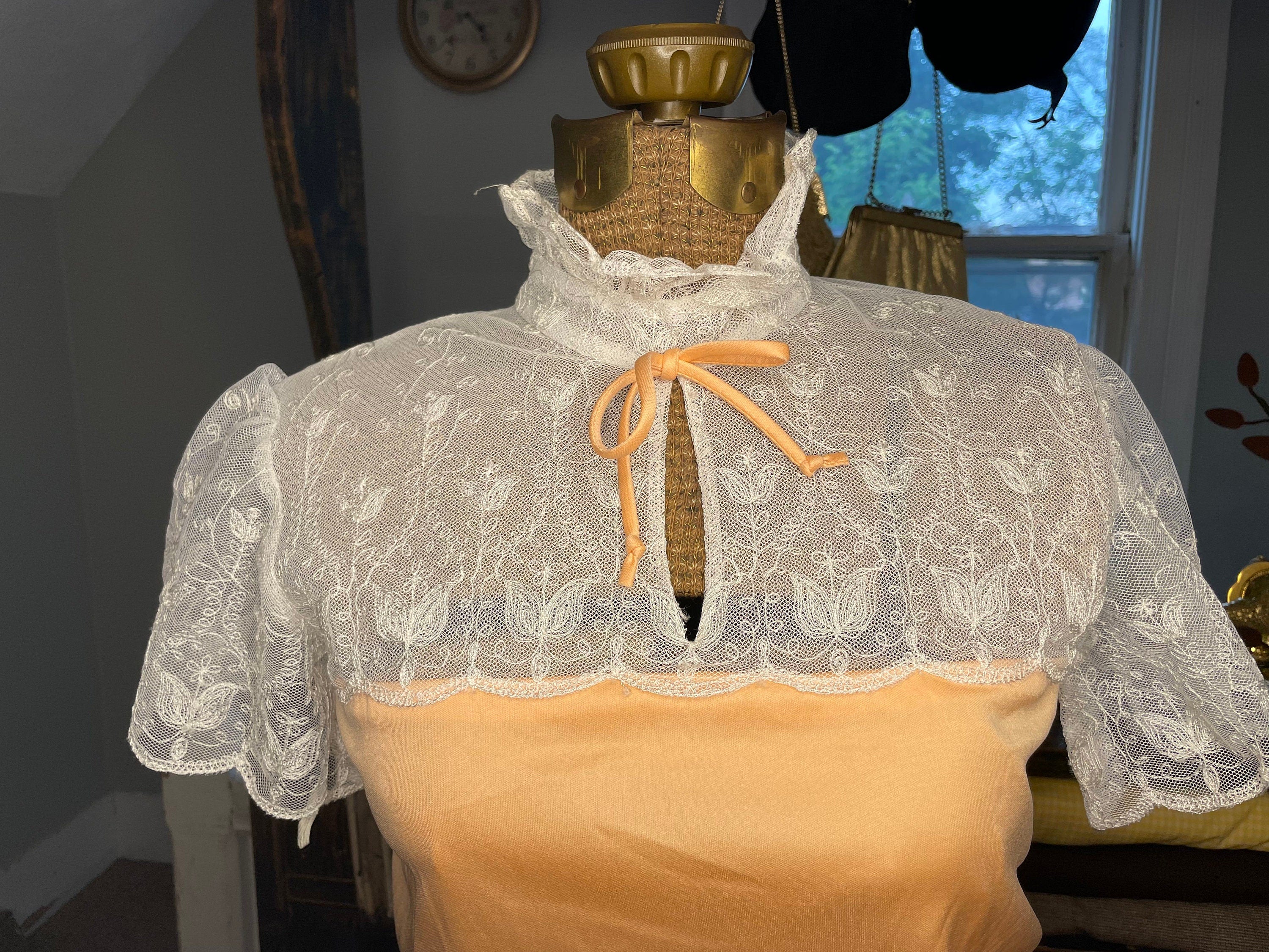 70s Peach and White Lace Maxi Dress - Image 3