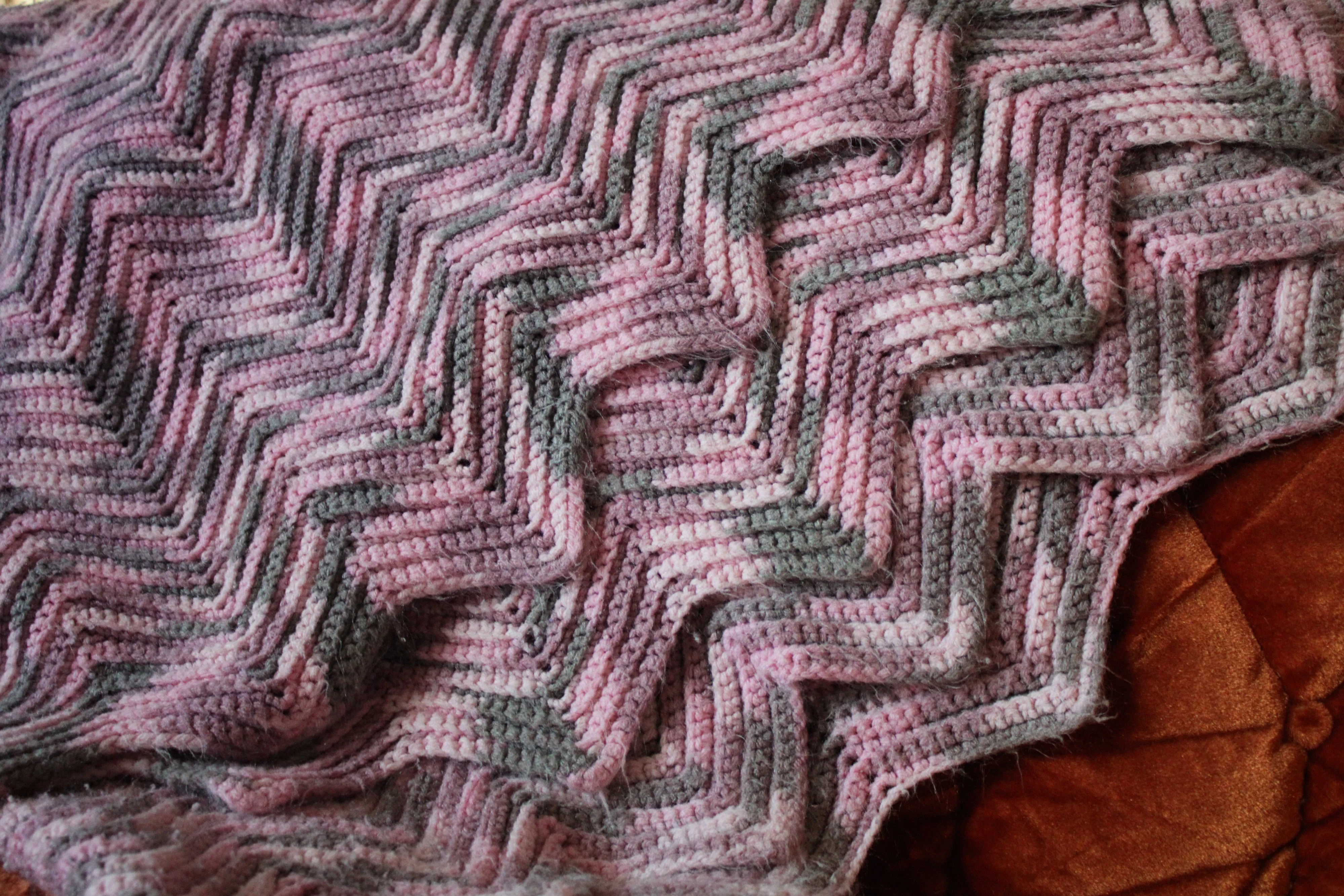 70s Pink and Gray Chevron Zig Zag Knit Afghan Super Soft - Image 4