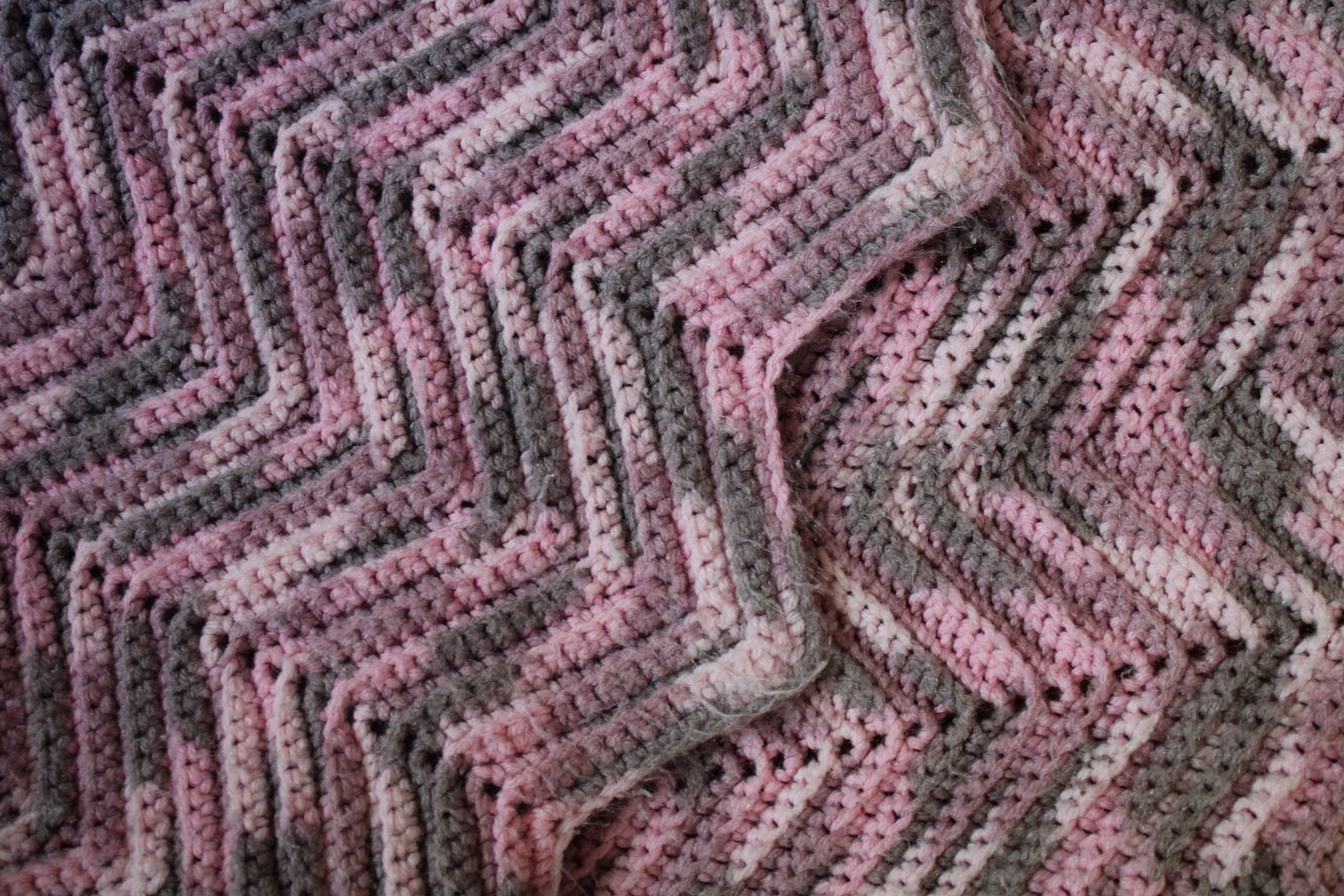 70s Pink and Gray Chevron Zig Zag Knit Afghan Super Soft - Image 5