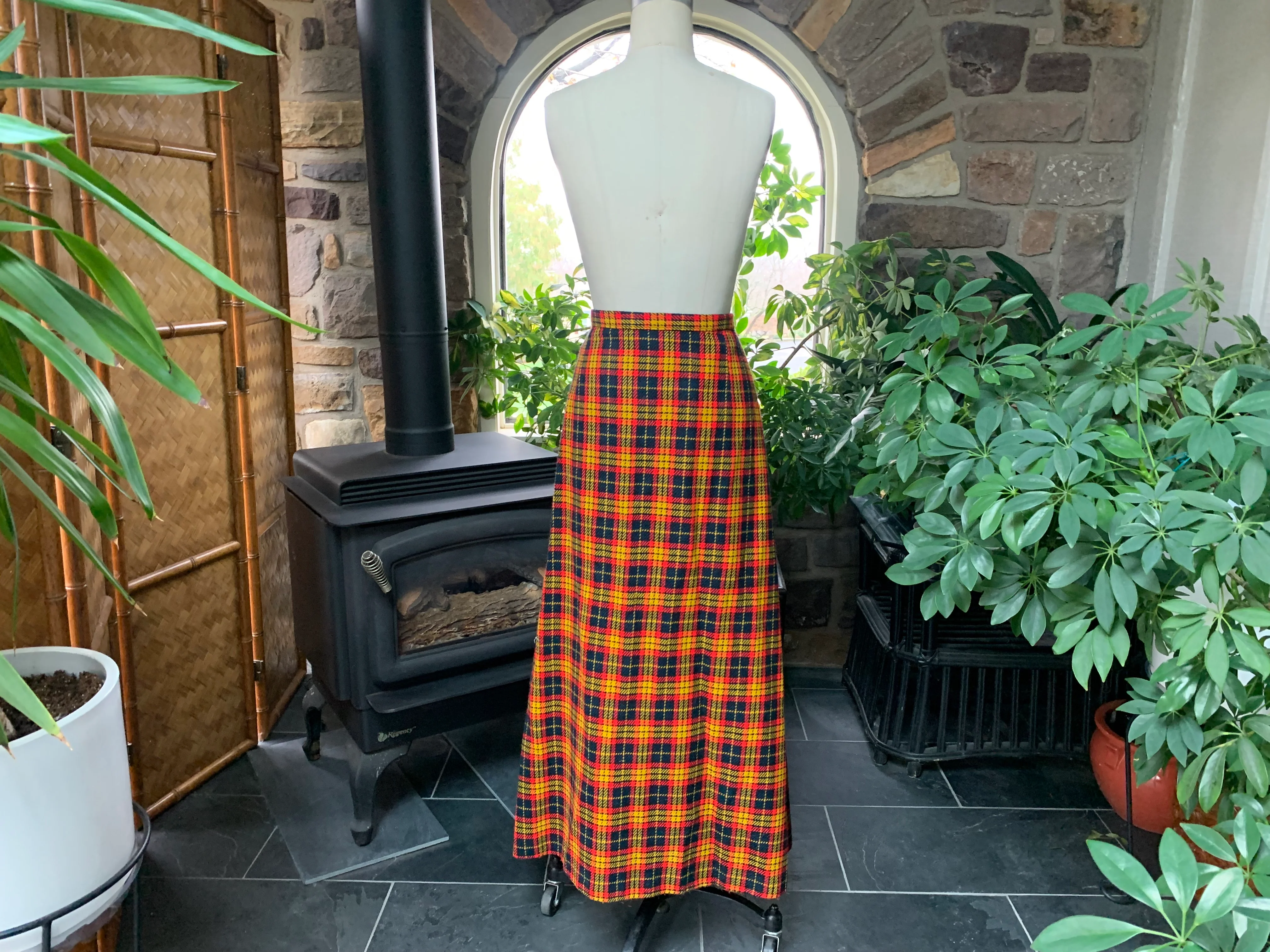 70s Plus Size Acrylic Plaid Button Front Maxi Skirt - Image 2