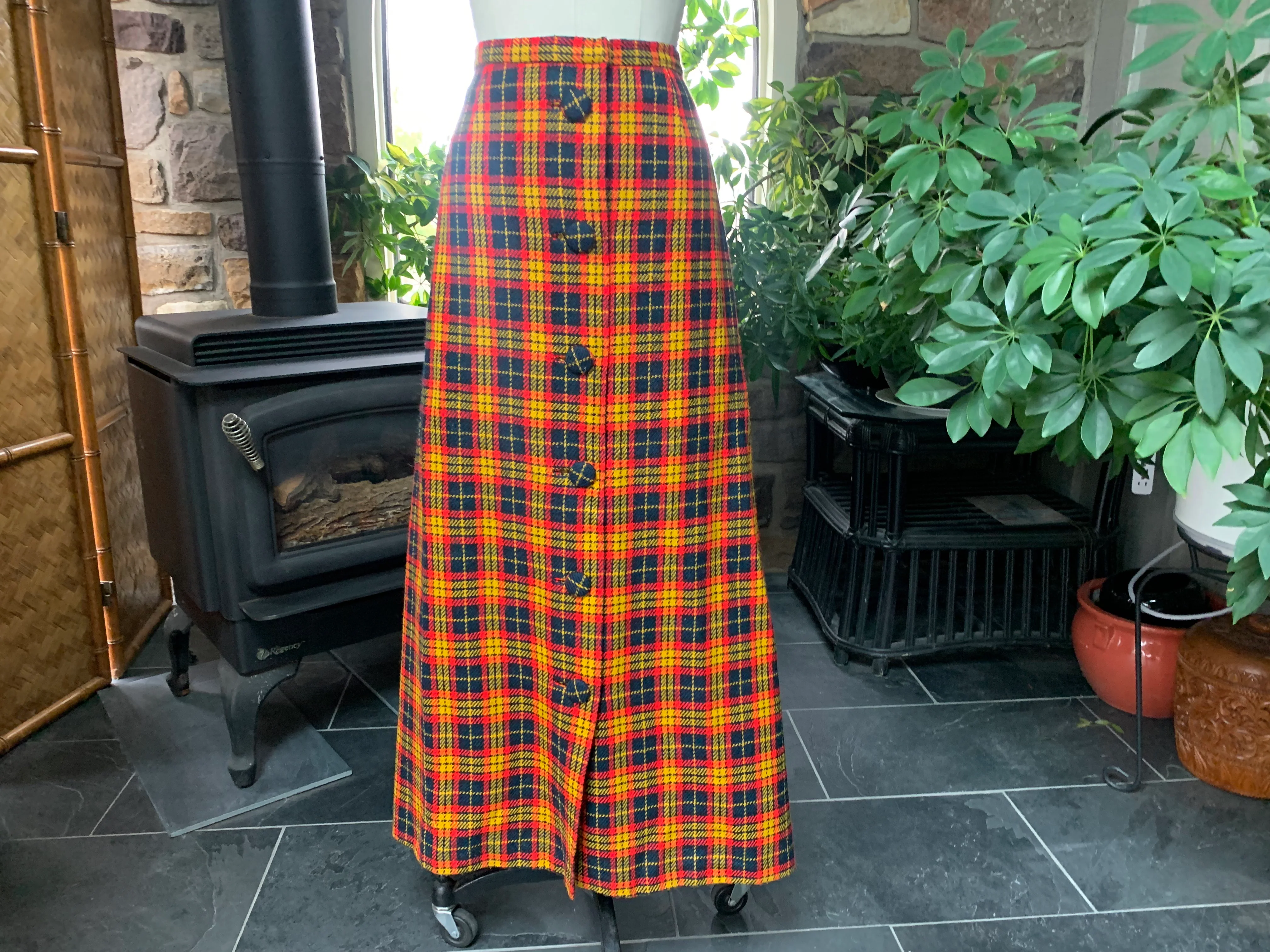 70s Plus Size Acrylic Plaid Button Front Maxi Skirt - Image 3