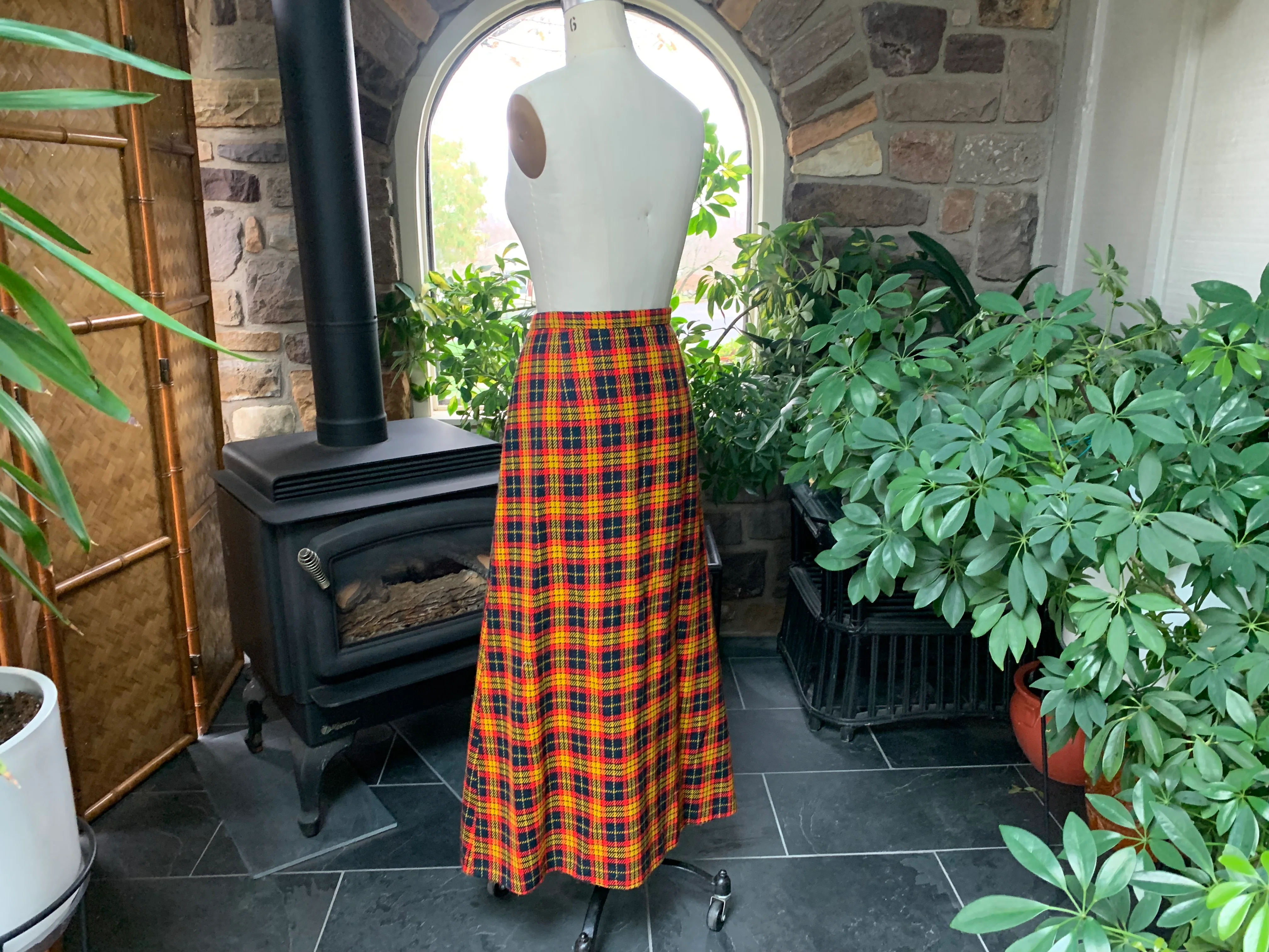 70s Plus Size Acrylic Plaid Button Front Maxi Skirt - Image 6