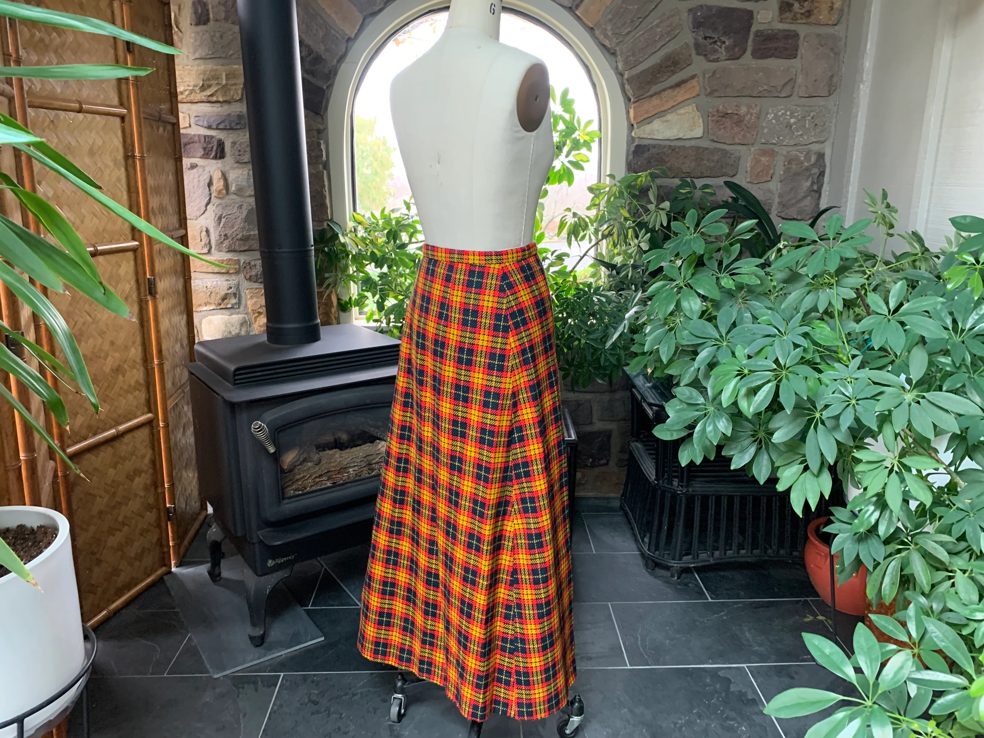 70s Plus Size Acrylic Plaid Button Front Maxi Skirt - Image 7