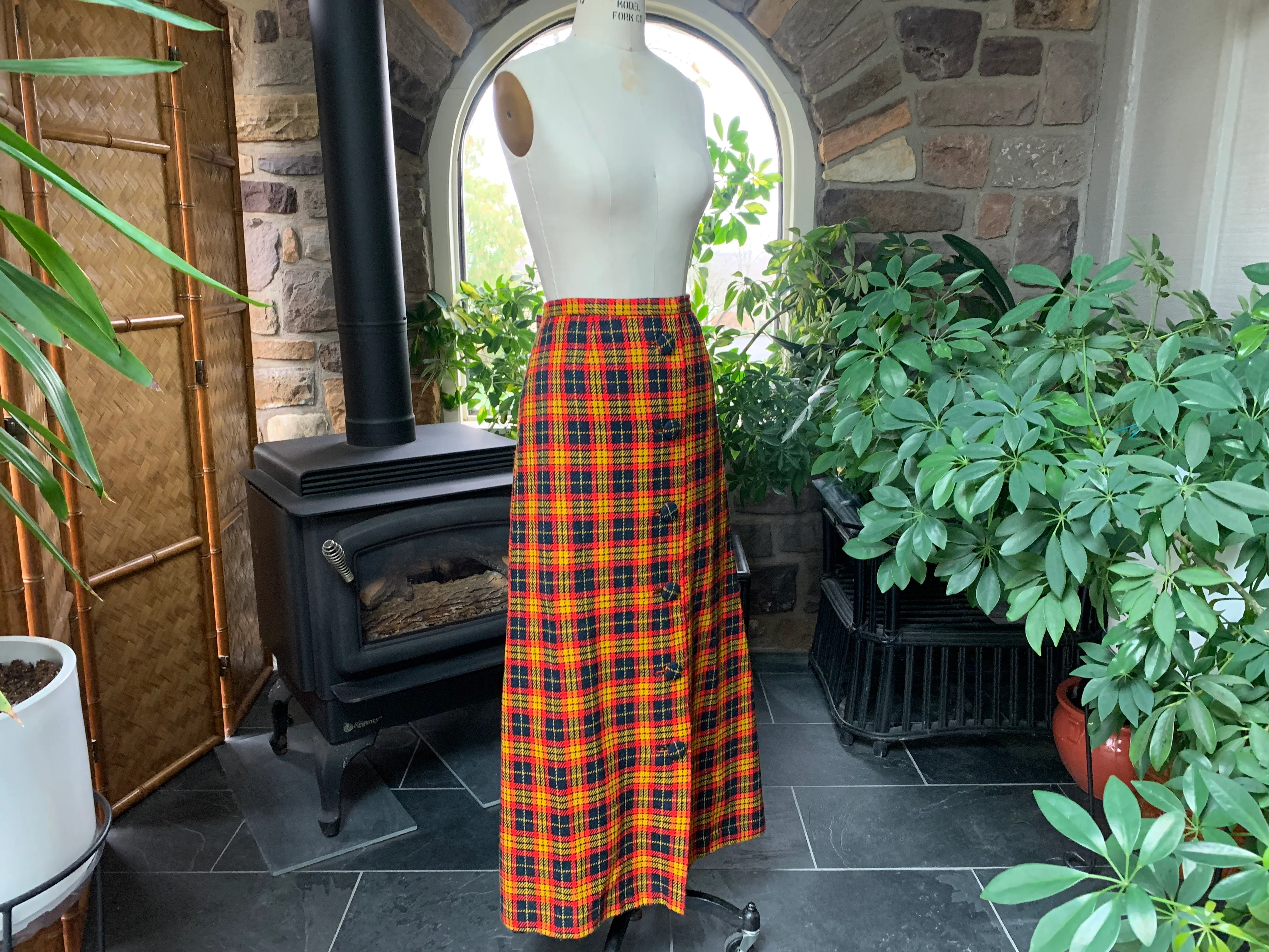 70s Plus Size Acrylic Plaid Button Front Maxi Skirt - Image 9