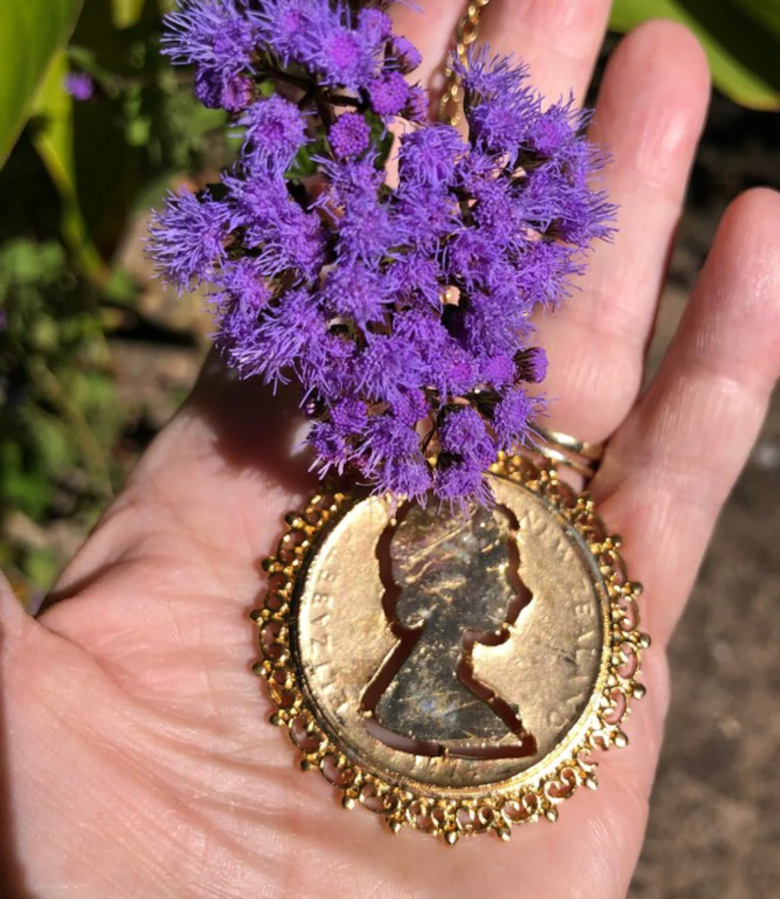 70s Queen Elizabeth Necklace - Image 4