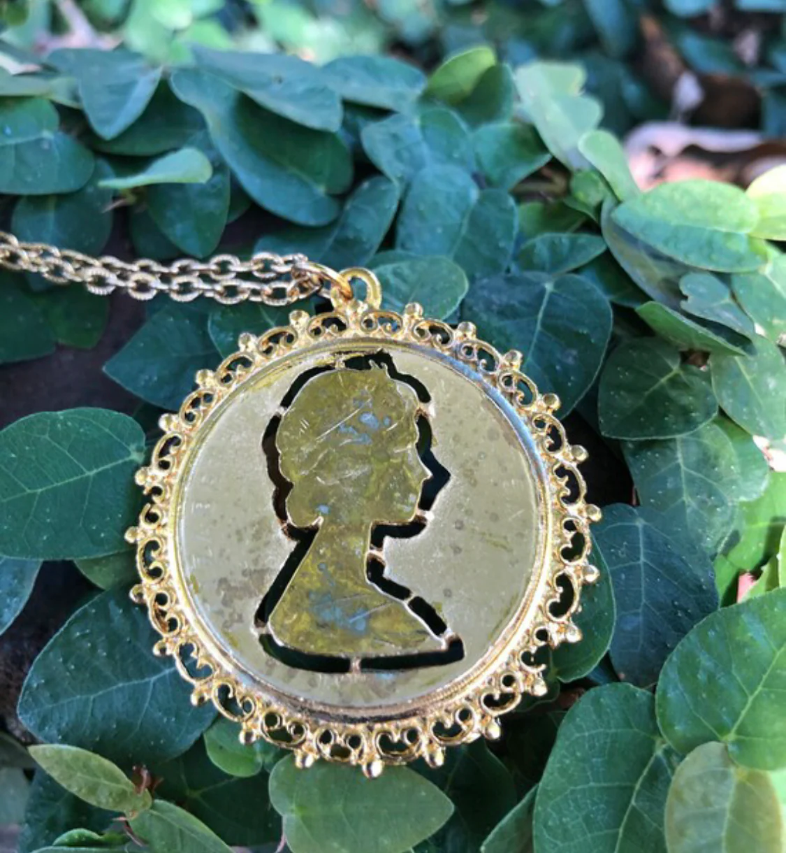 70s Queen Elizabeth Necklace - Image 7