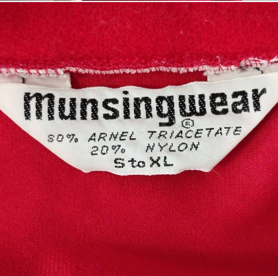 70's Red Robe with Pockets and Tie Belt by Munsingwear - Image 5