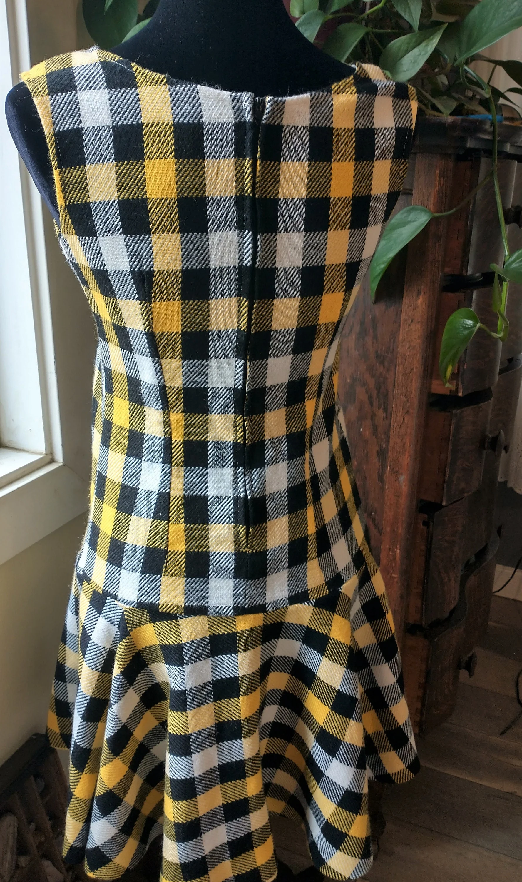 70s Retro Yellow and Black Checked Yellow Jumper Dress Acrylic Weave Drop Waist Women's Small - Image 2