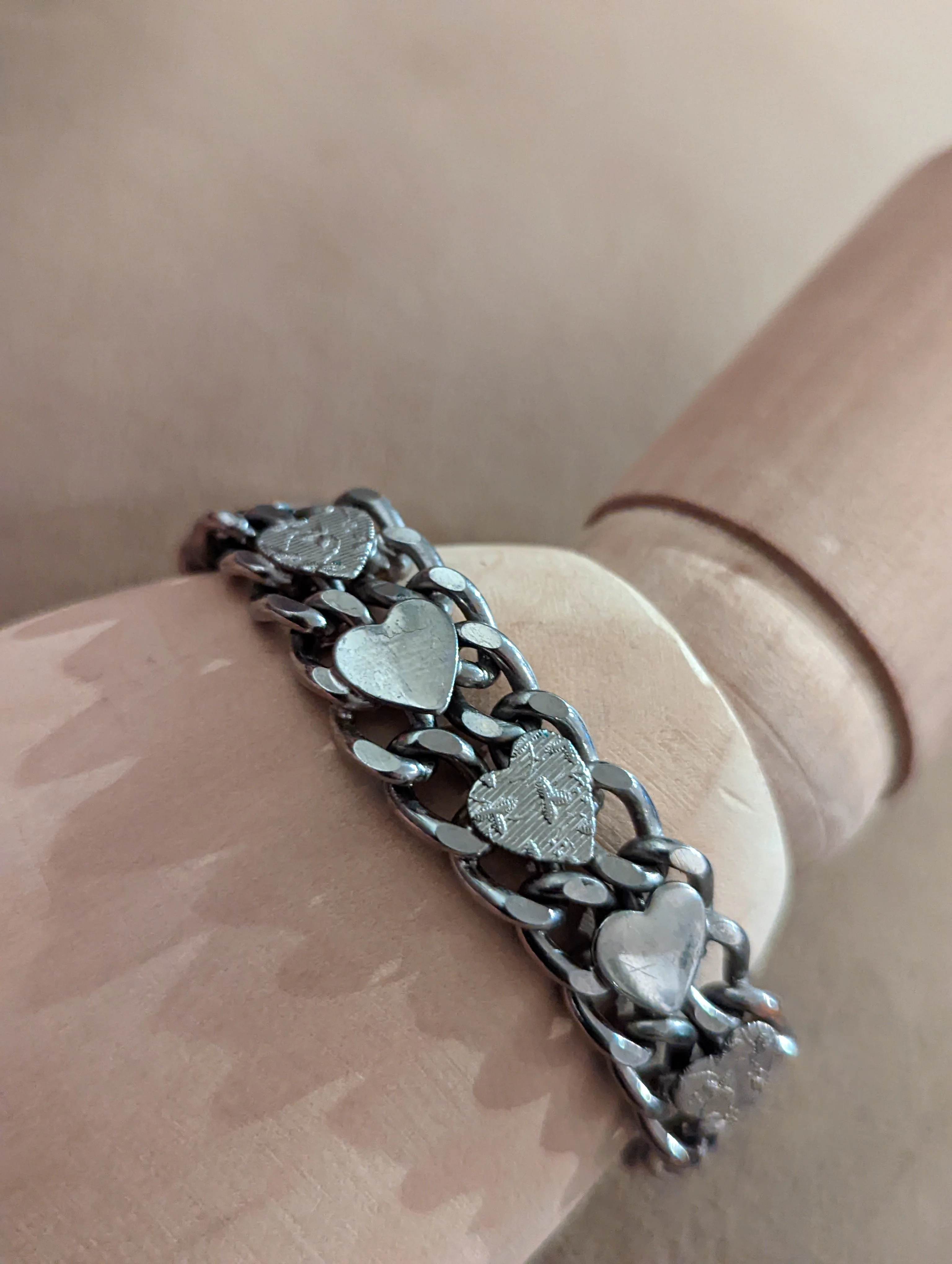 70s Silver Heart Chain Link Bracelet - Image 4