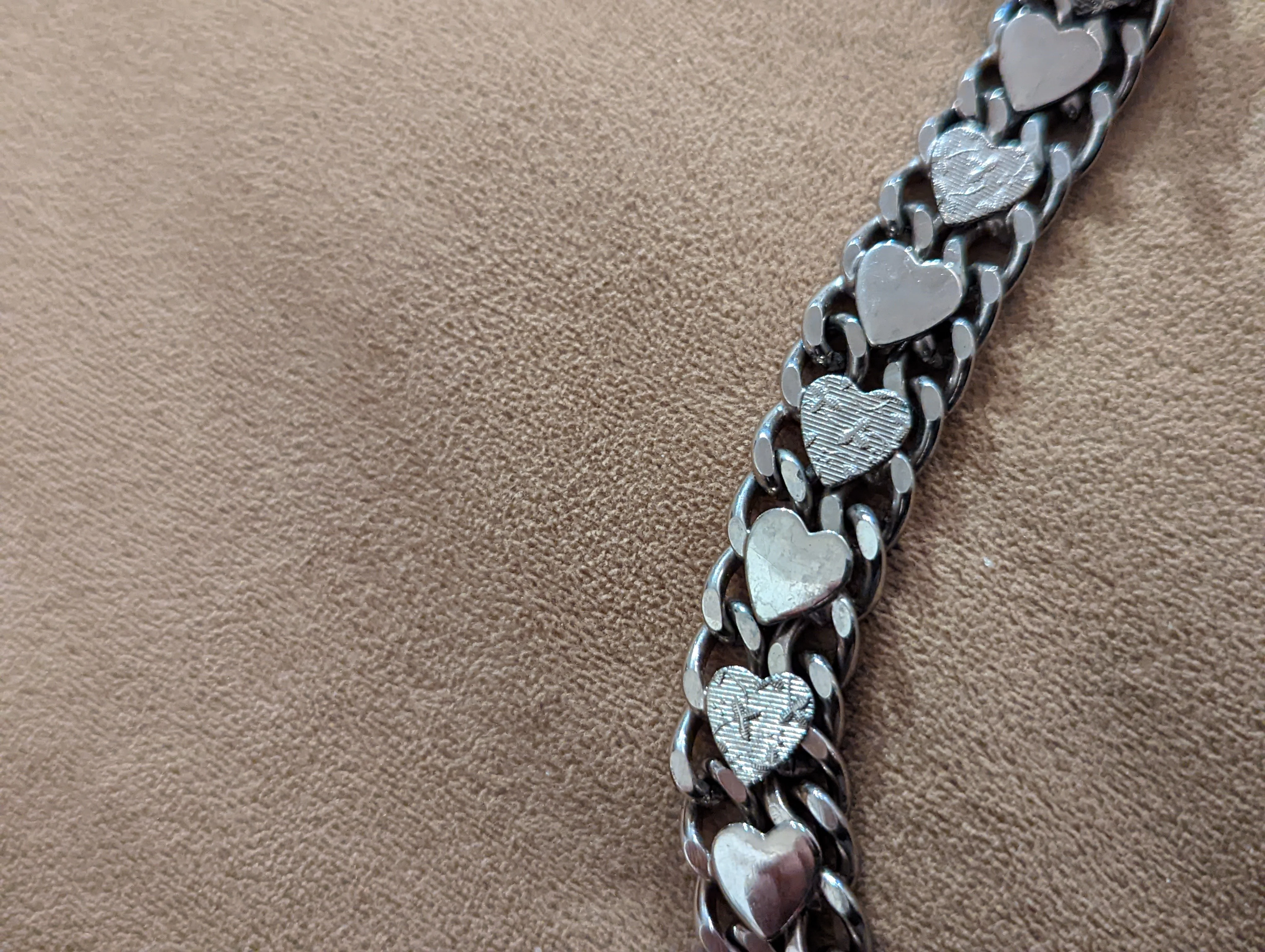 70s Silver Heart Chain Link Bracelet - Image 7