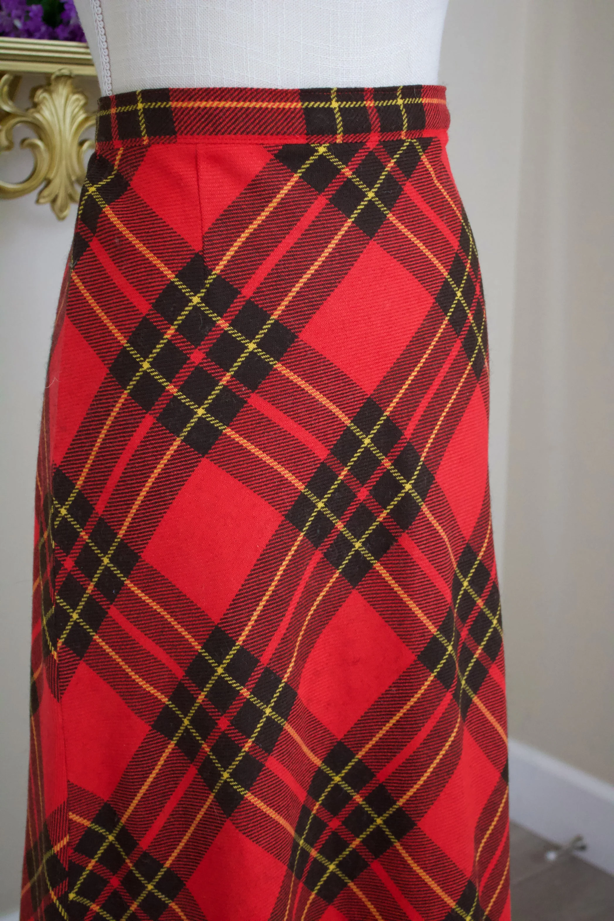 70s Soft Poly Red Maxi Skirt with Hook and Zipper Fastener - Image 2