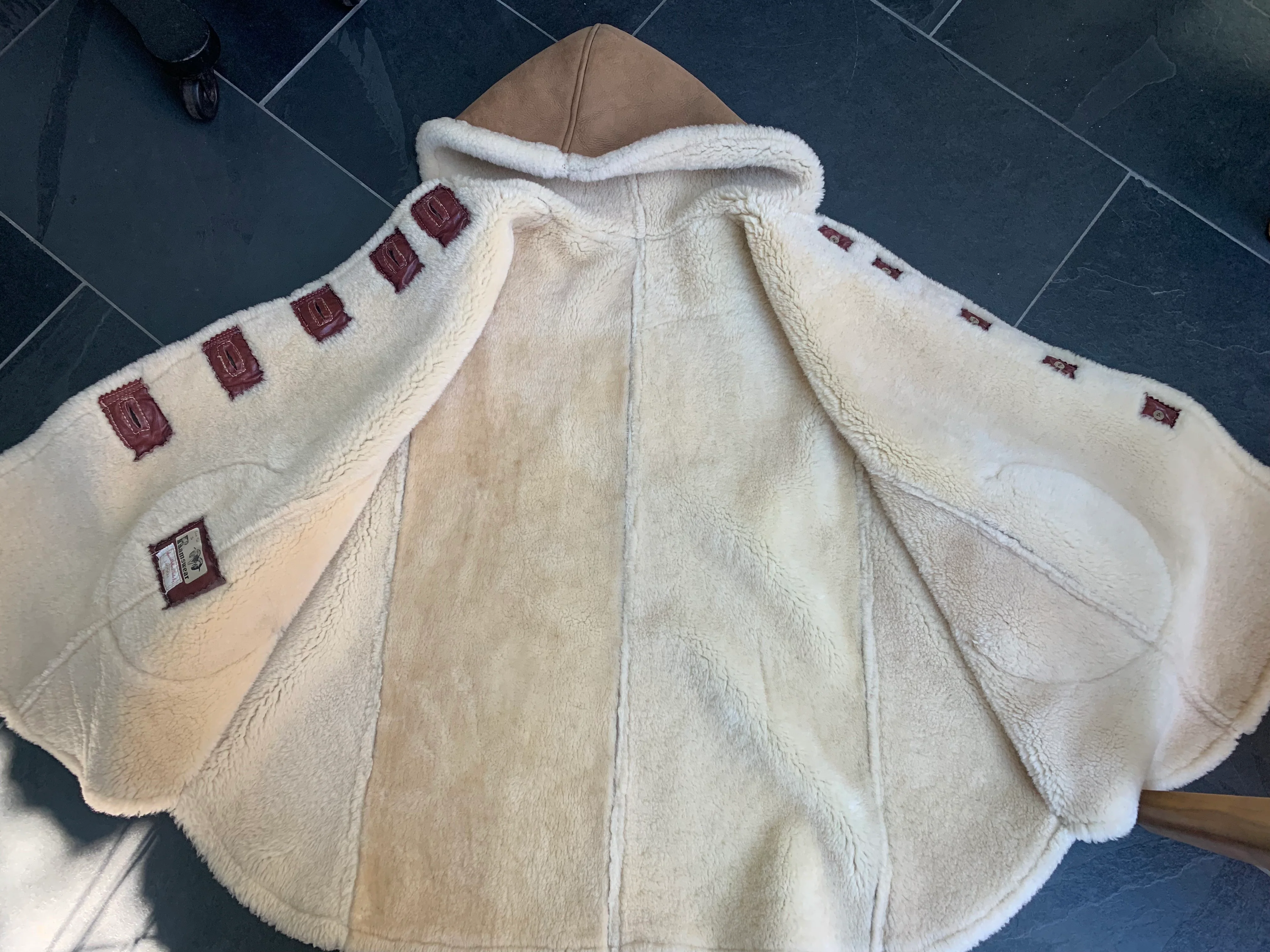 70s Tan Shearling Sheepskin Cape By Custom Made Ramswear - Image 7