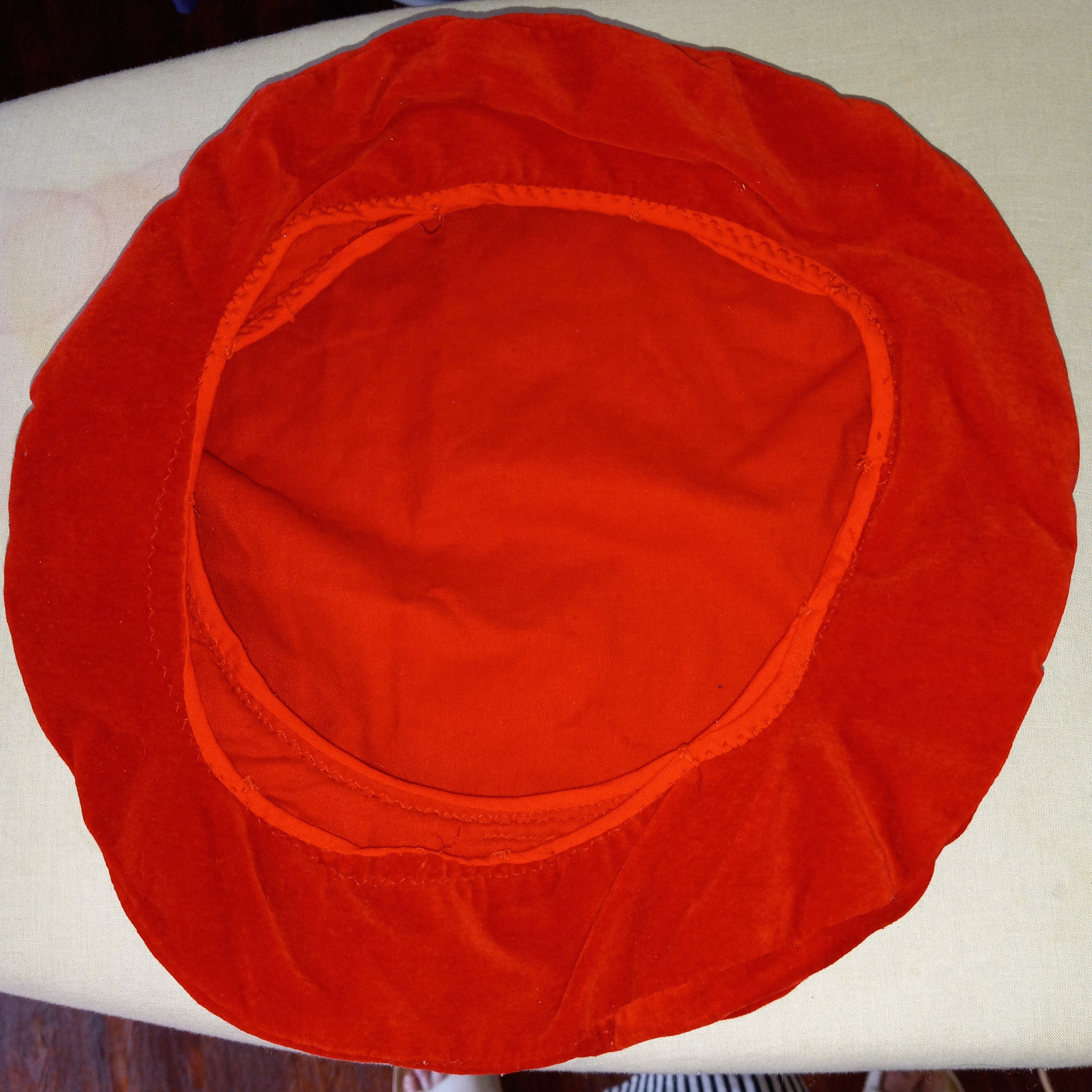70's Velvet red fashionable hat - Image 4