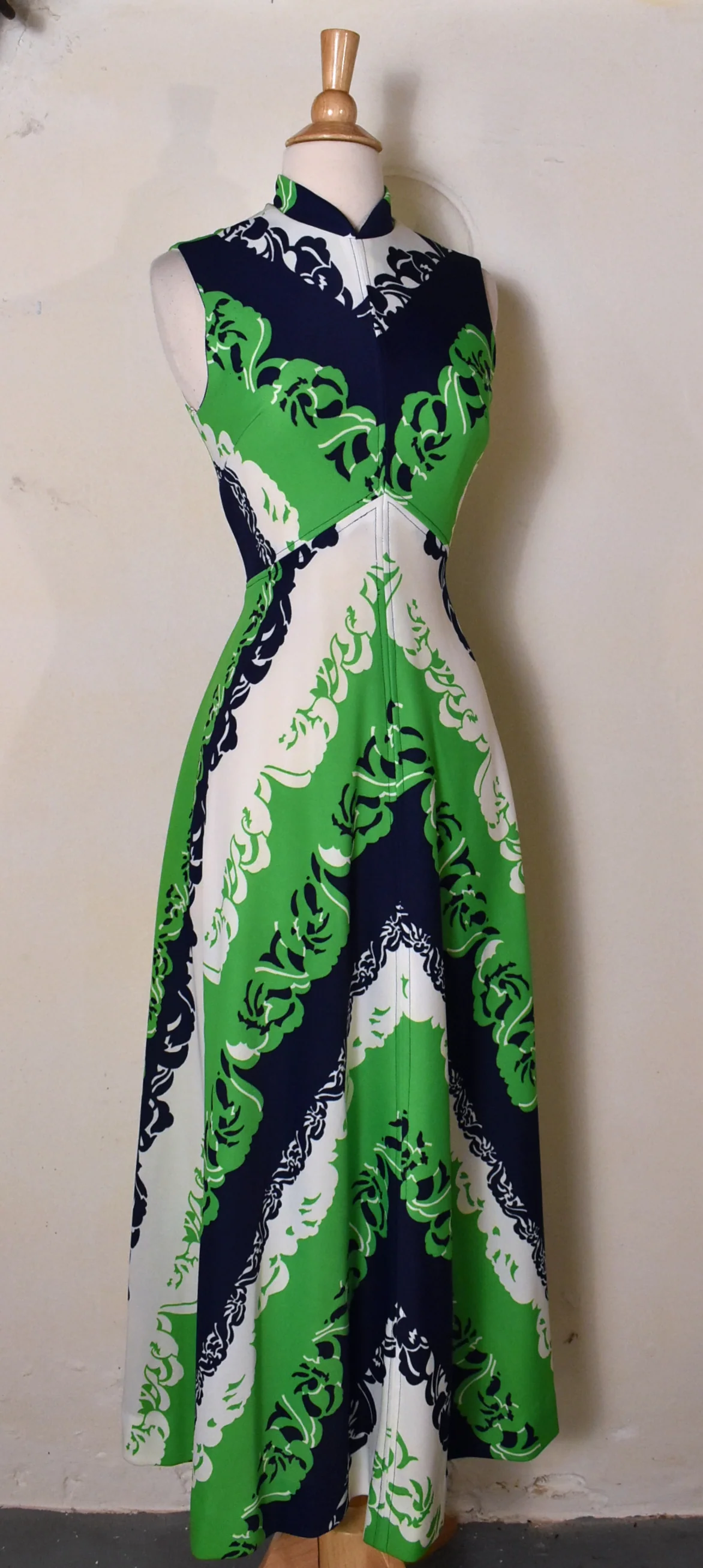 70s Vintage Apple Green Navy Swirl Chevron Maxi Dress - Image 6