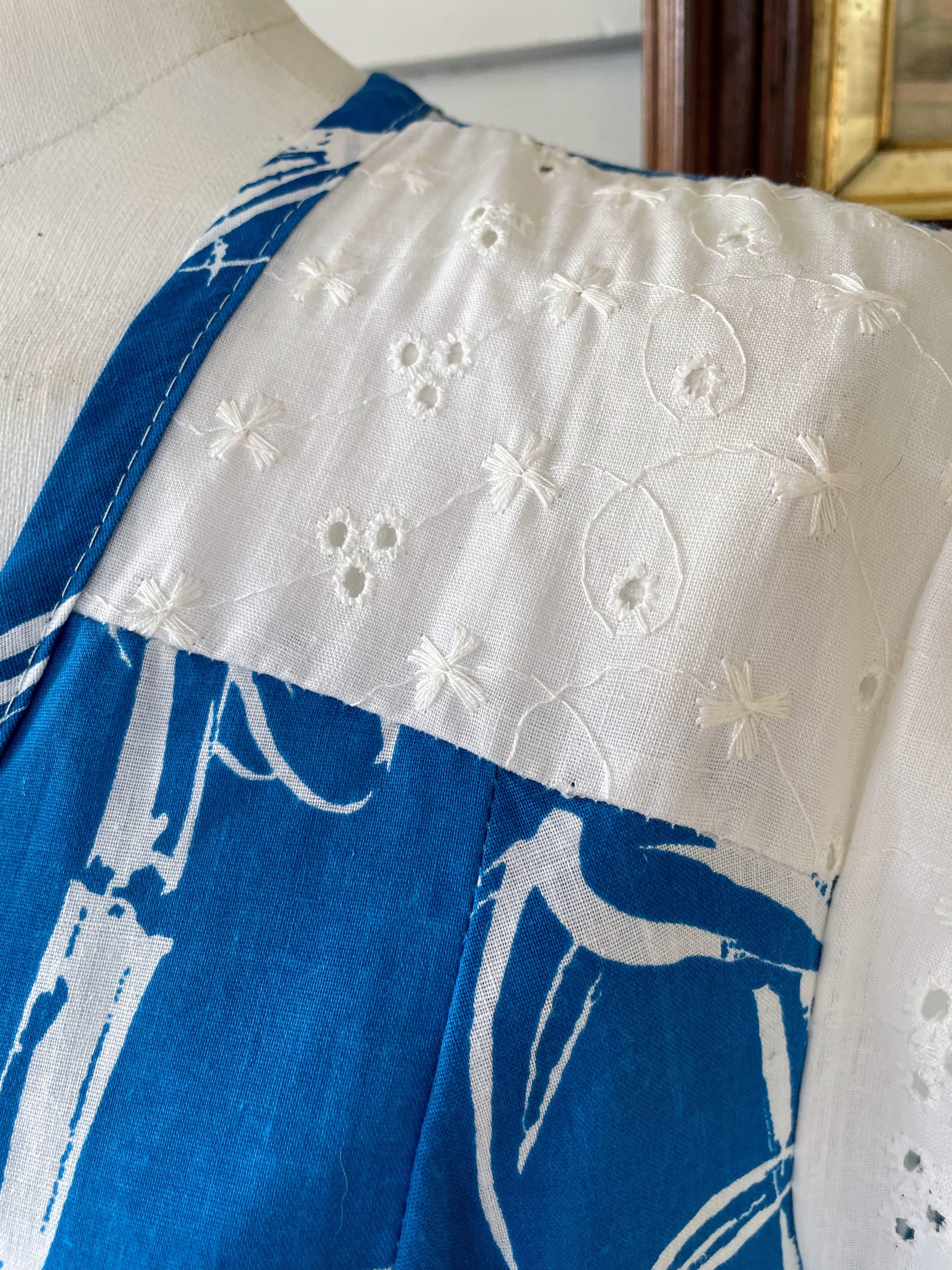 70s Vintage Bamboo Print Blue House Dress Eyelet Lace - Image 4