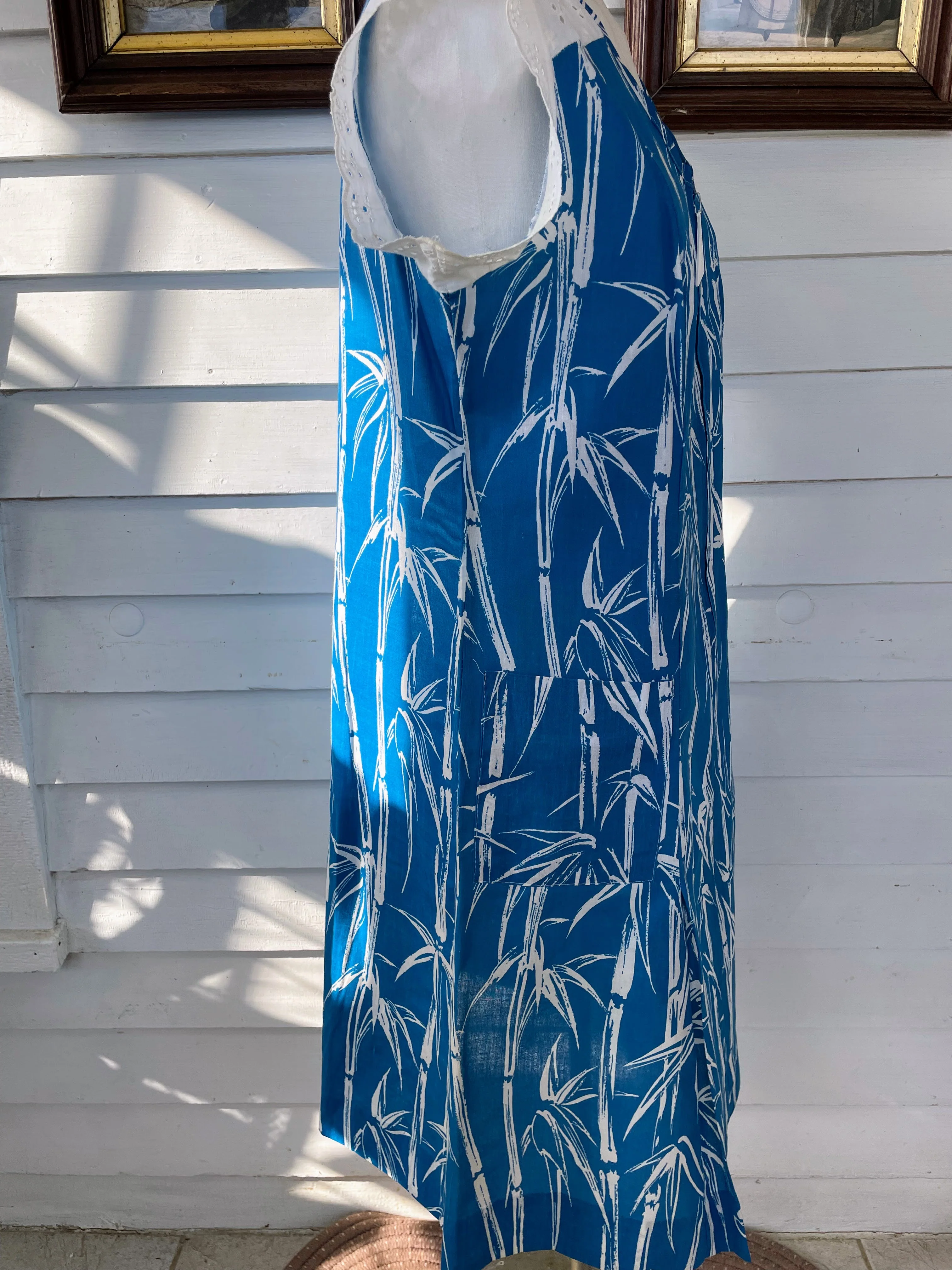 70s Vintage Bamboo Print Blue House Dress Eyelet Lace - Image 6