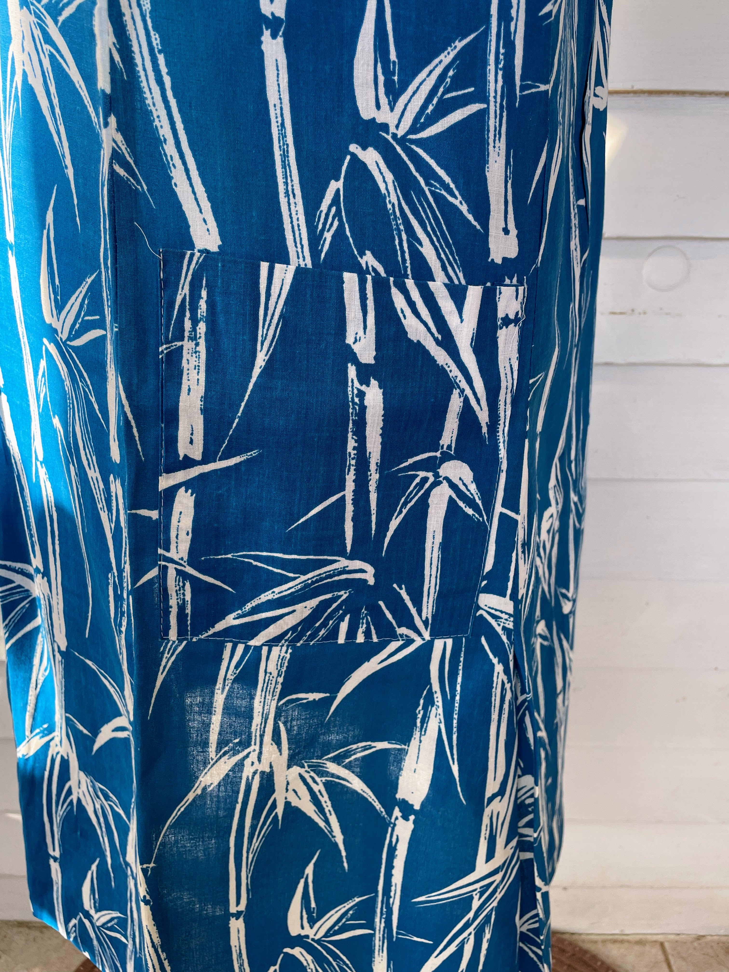 70s Vintage Bamboo Print Blue House Dress Eyelet Lace - Image 7