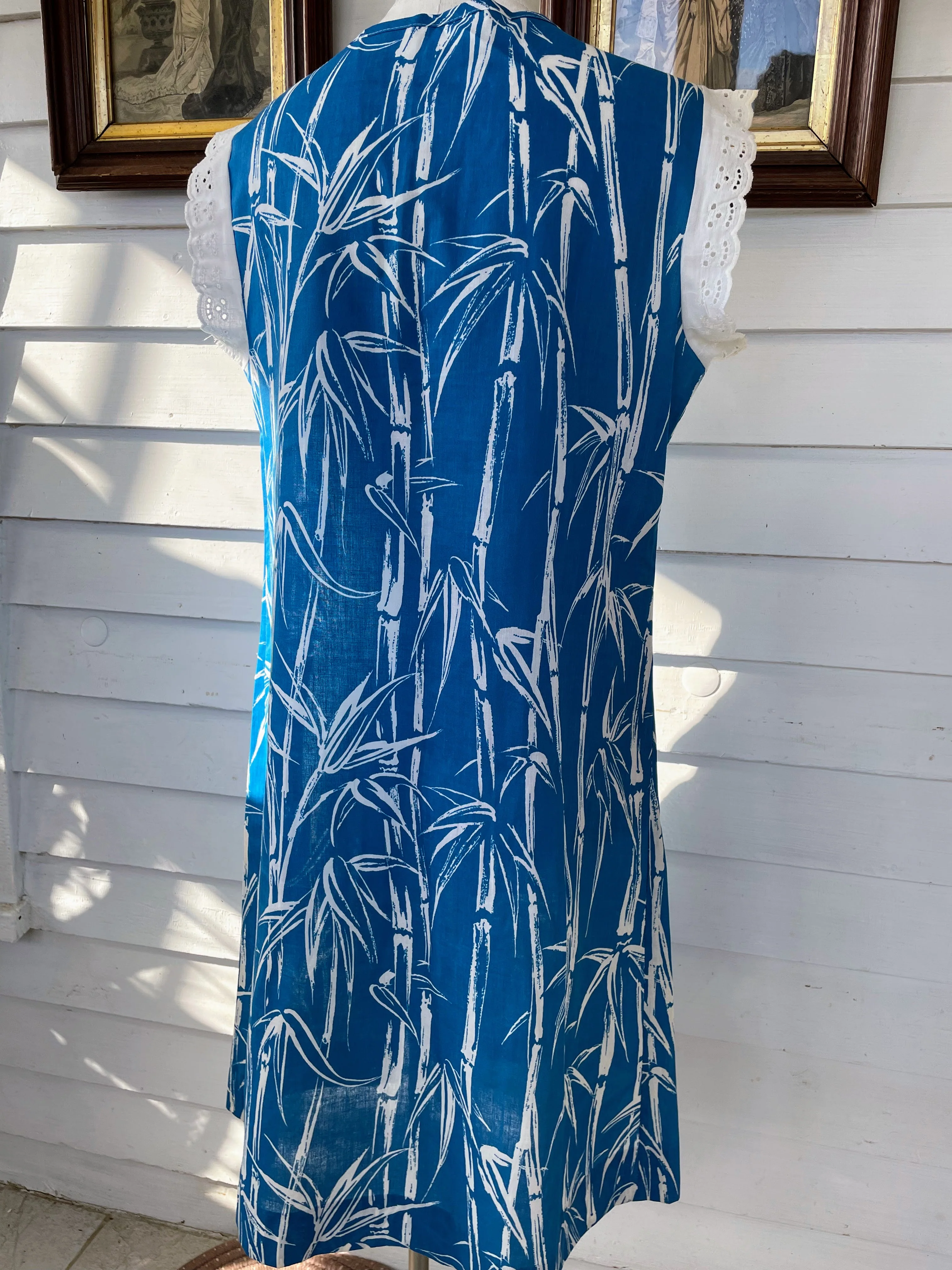 70s Vintage Bamboo Print Blue House Dress Eyelet Lace - Image 8