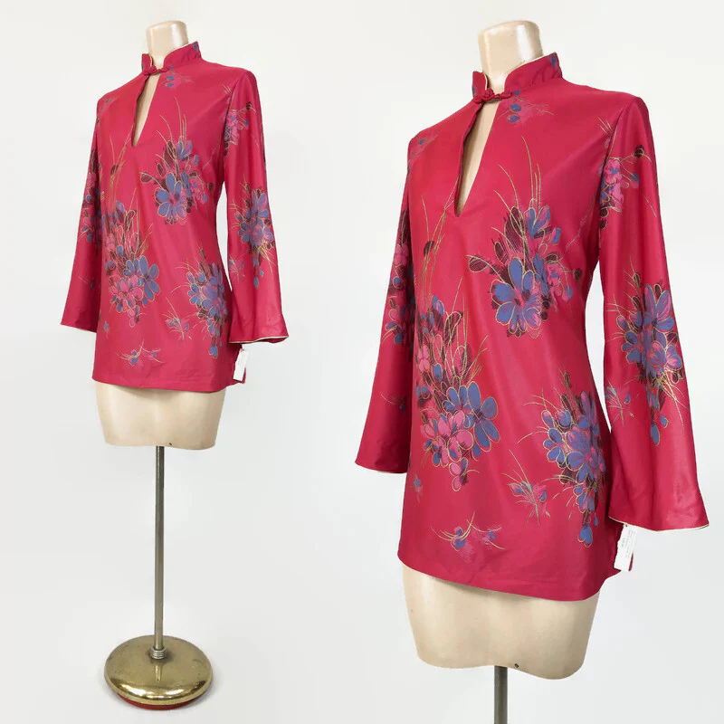 70s Vintage Bell Sleeve Keyhole Tunic Top by T.v. Loungers - Image 5