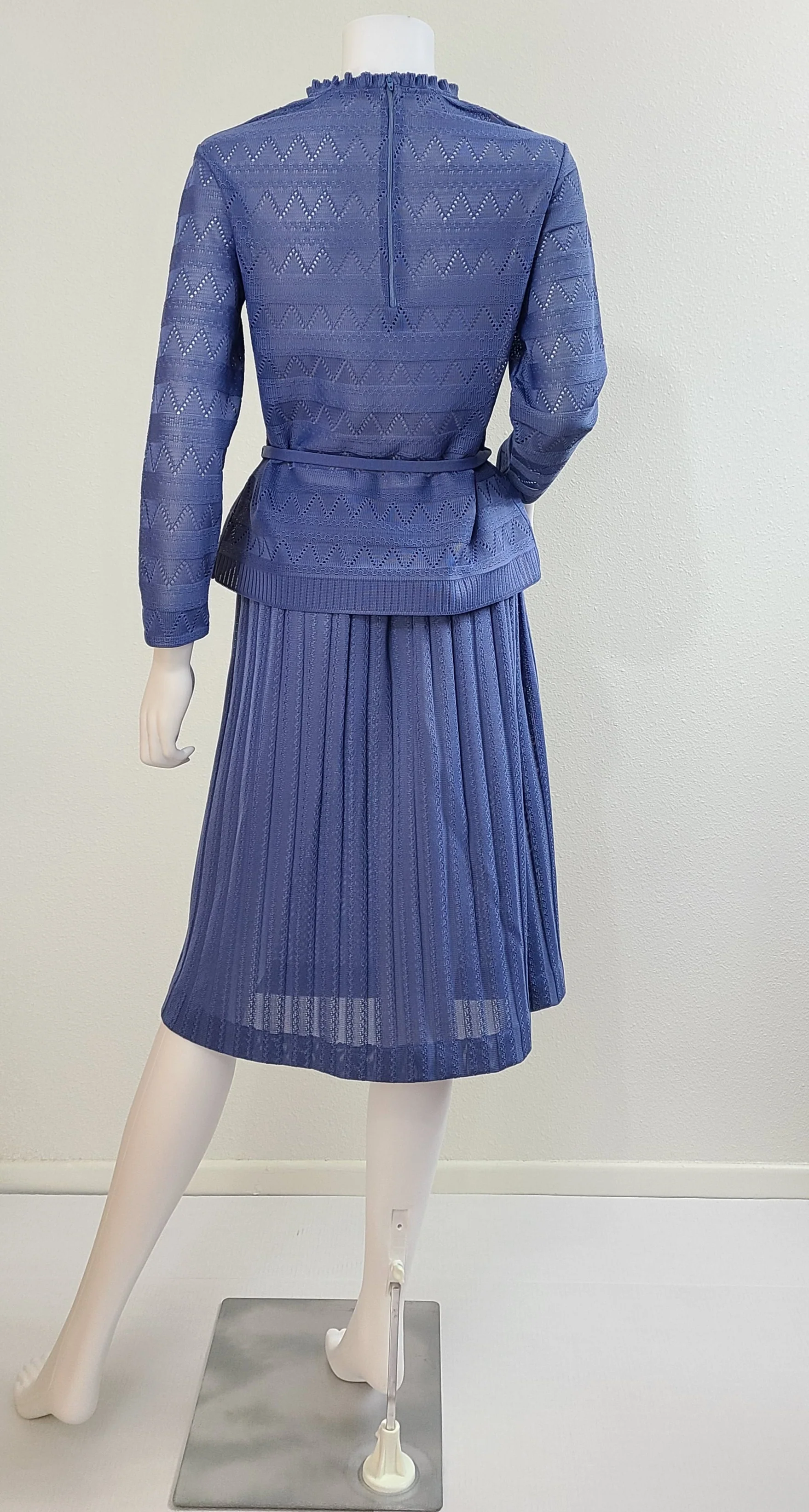 70s Vintage Blue Keyhole Blouse And Skirt Set - Image 7