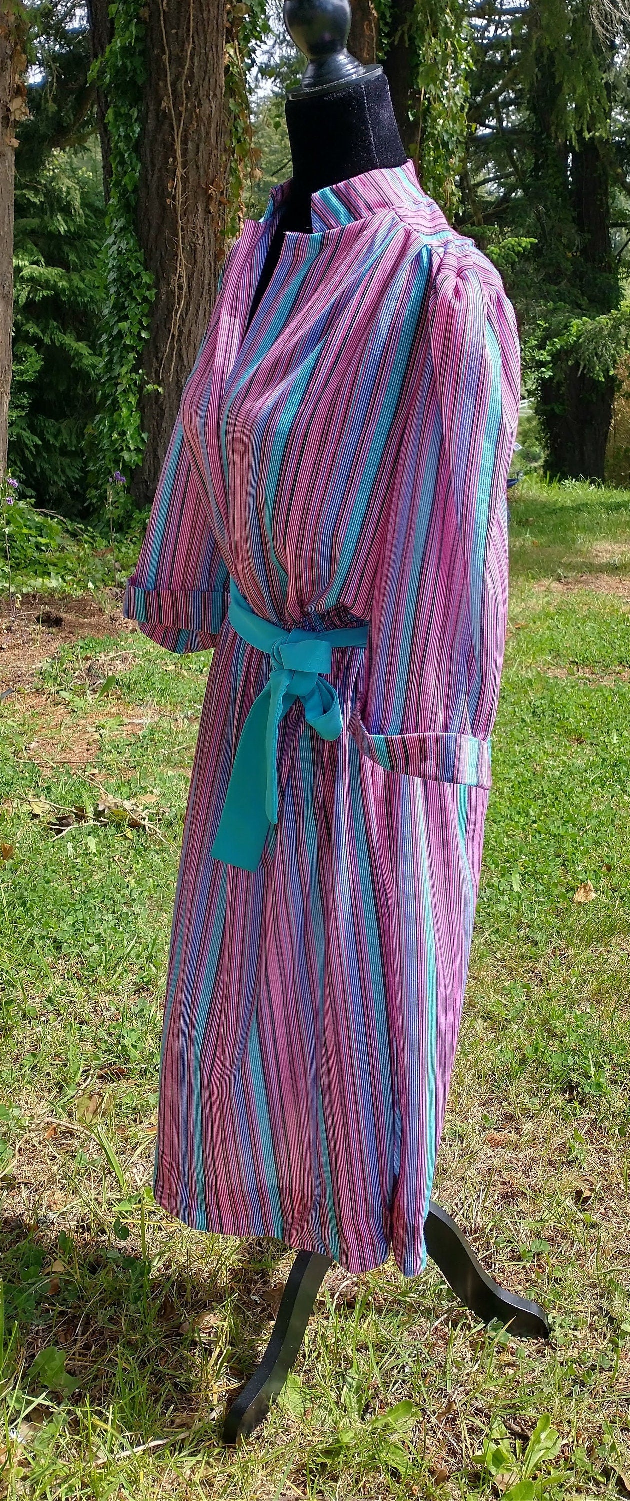 70s Vintage Day Dress House Dress Verticle Stripes T-Shirt Material Puff Sleeves Belted Pink and Blue Women's Small by Lehigh - Image 5