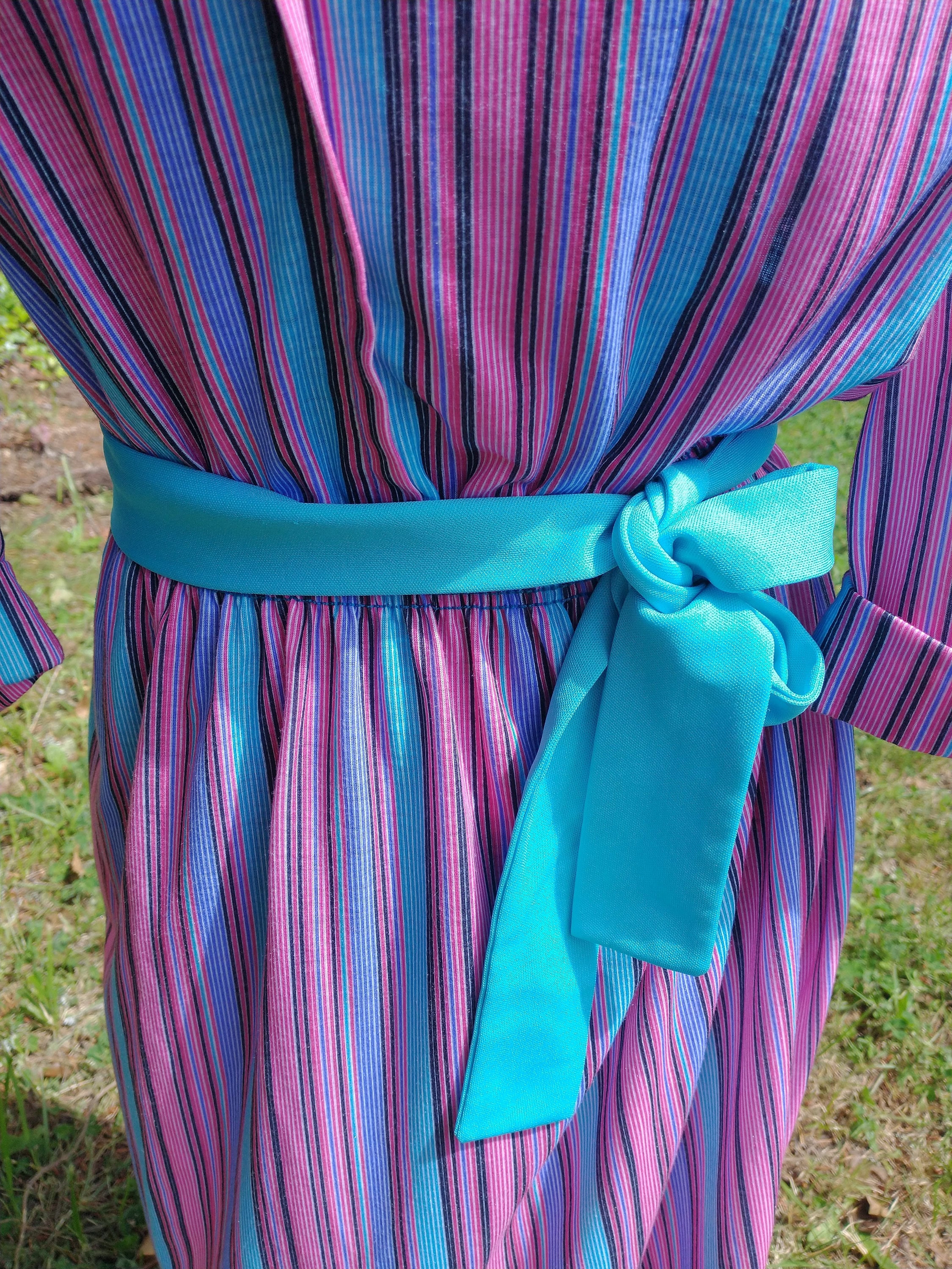 70s Vintage Day Dress House Dress Verticle Stripes T-Shirt Material Puff Sleeves Belted Pink and Blue Women's Small by Lehigh - Image 8