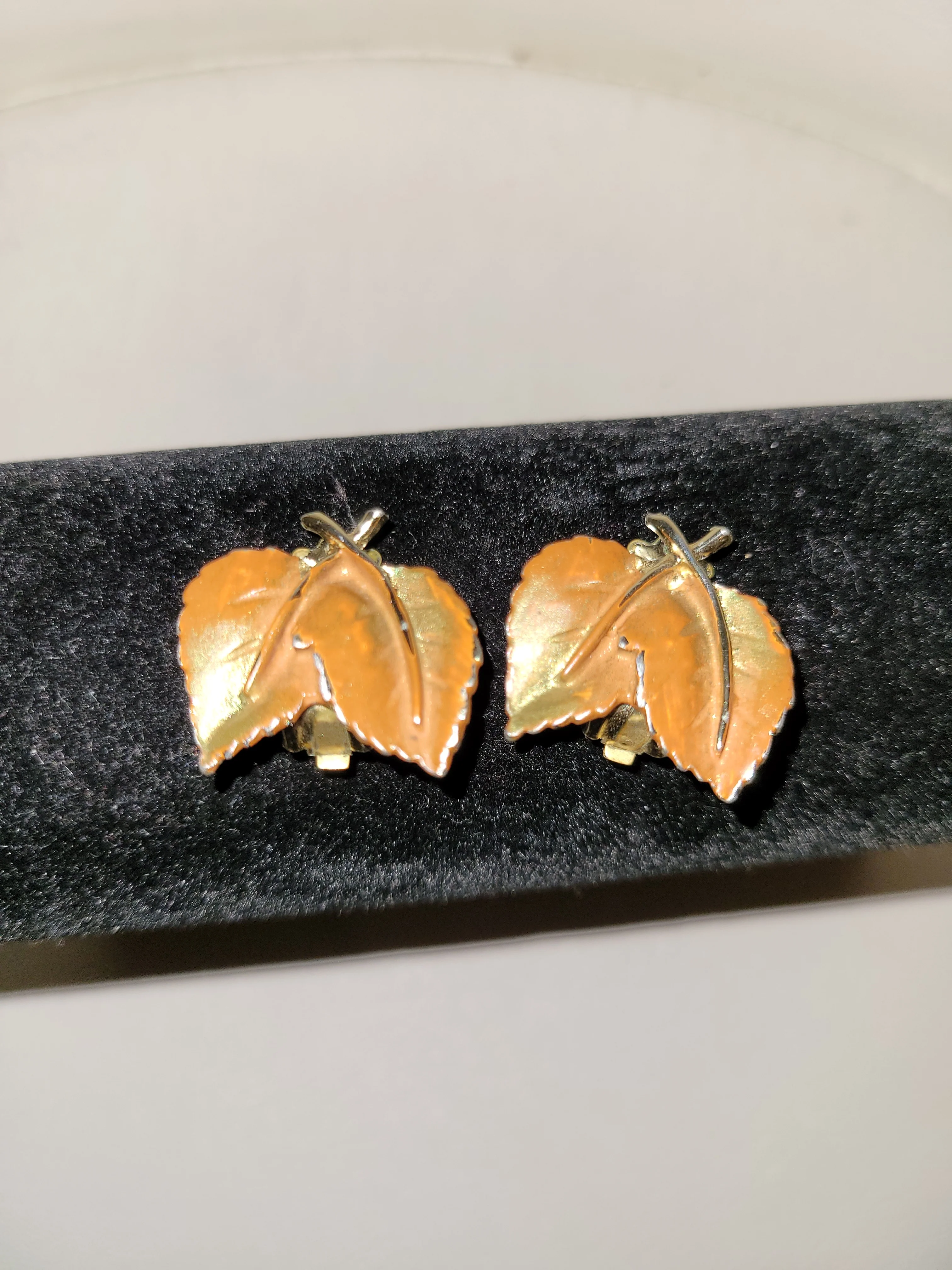70s Vintage Fall Autumn Leaves Brown Clip On Earrings - Image 8