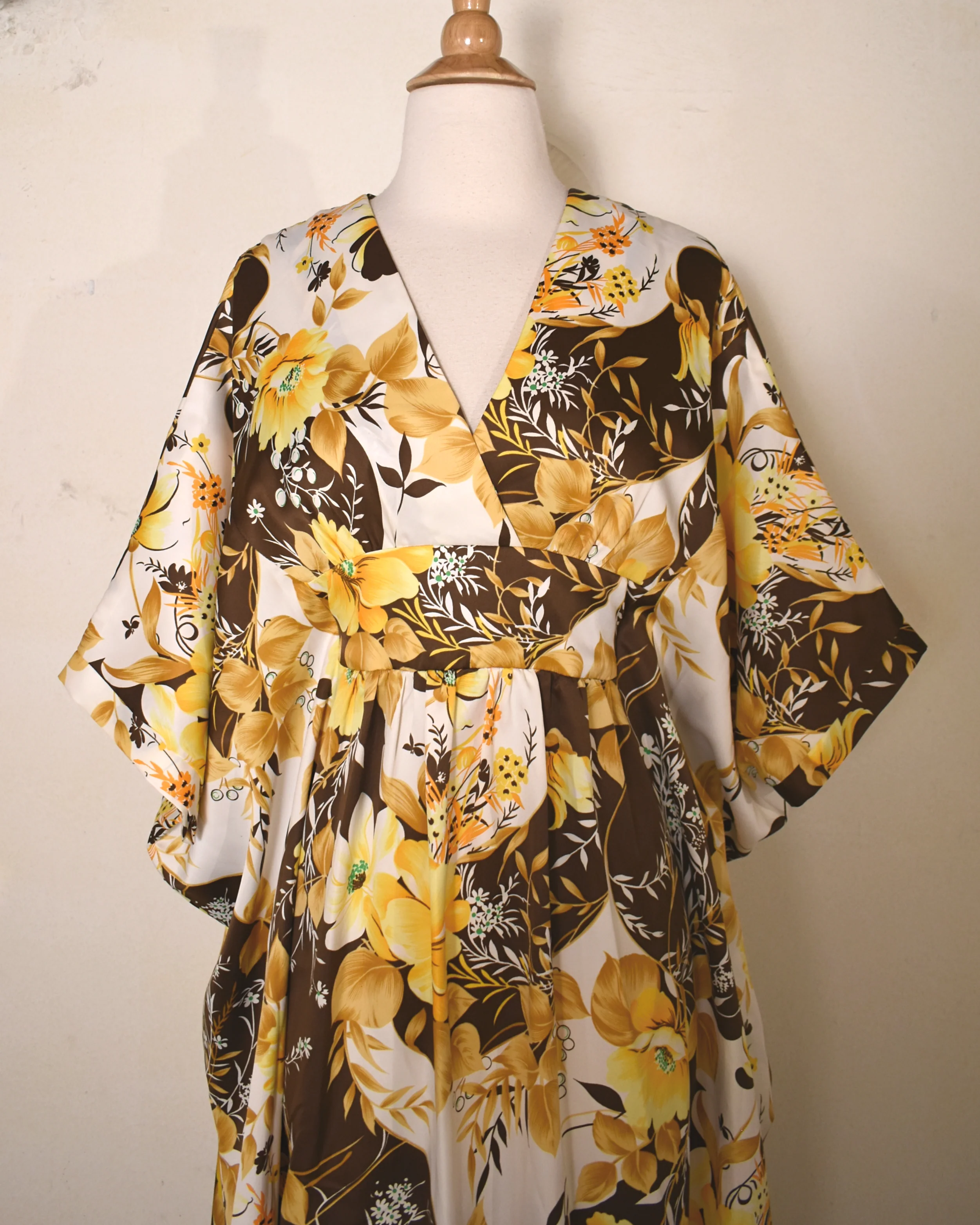 70s Vintage Tropical Pake Muu Caftan Maxi Dress by Evelyn Margolis Hilo Hattie - Image 3