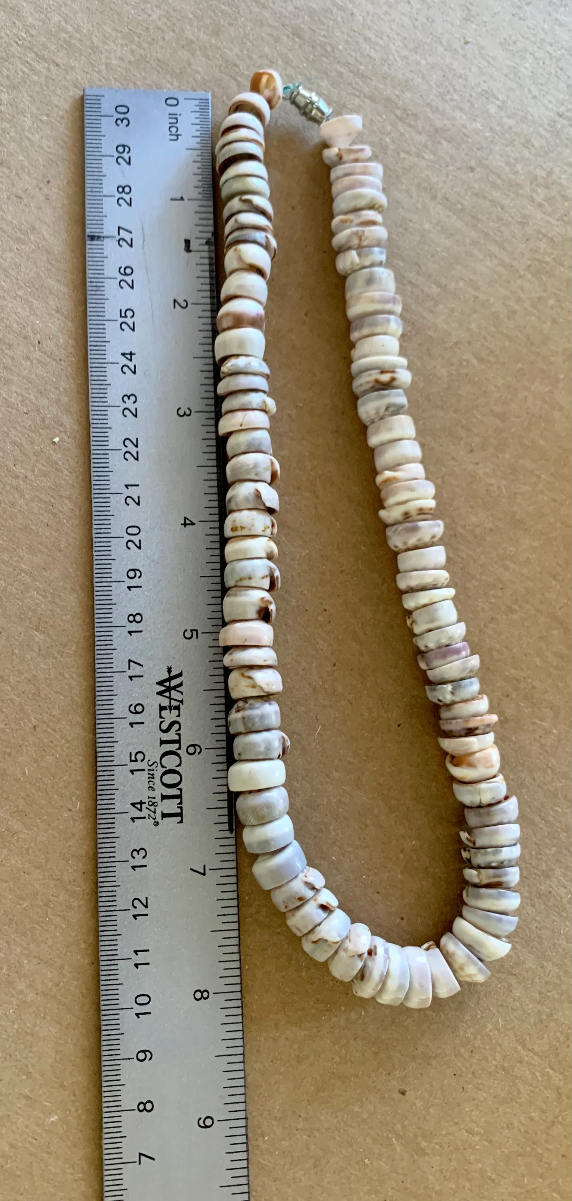 70s Vintage Large Hawaiian Puka Shell Necklace - Image 4