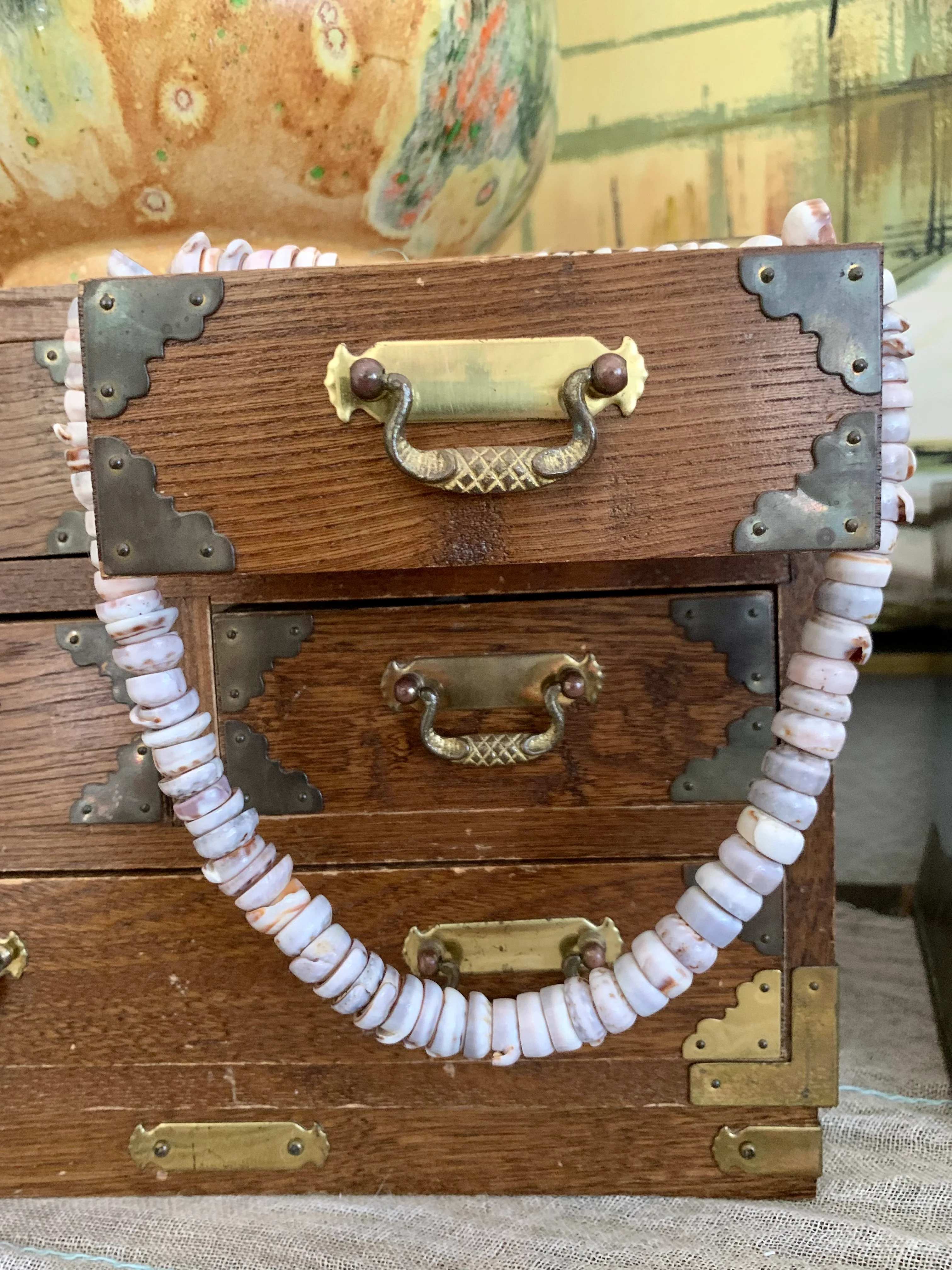 70s Vintage Large Hawaiian Puka Shell Necklace - Image 6
