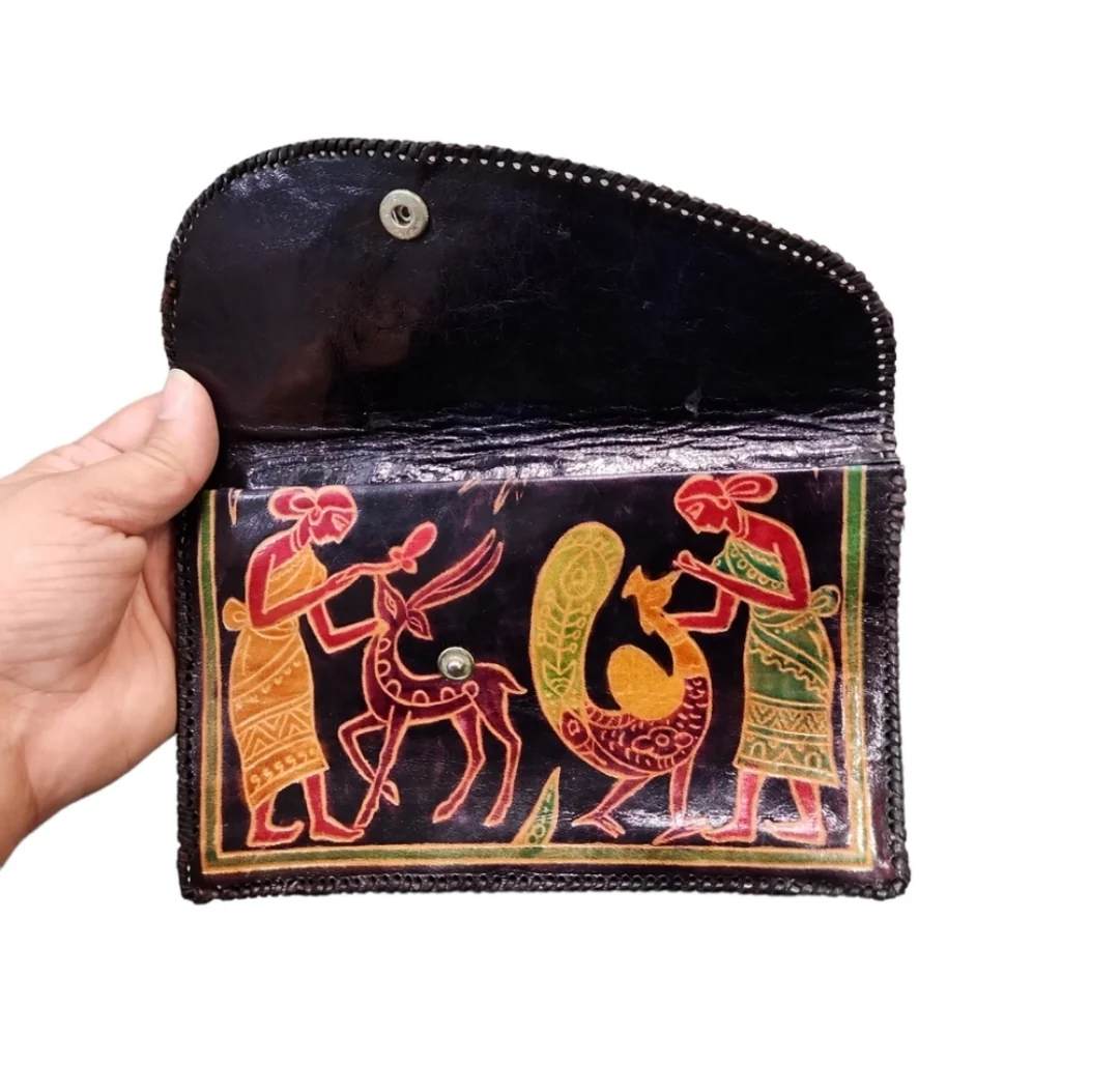 70s Vintage Leather Storyteller Clutch - Image 4